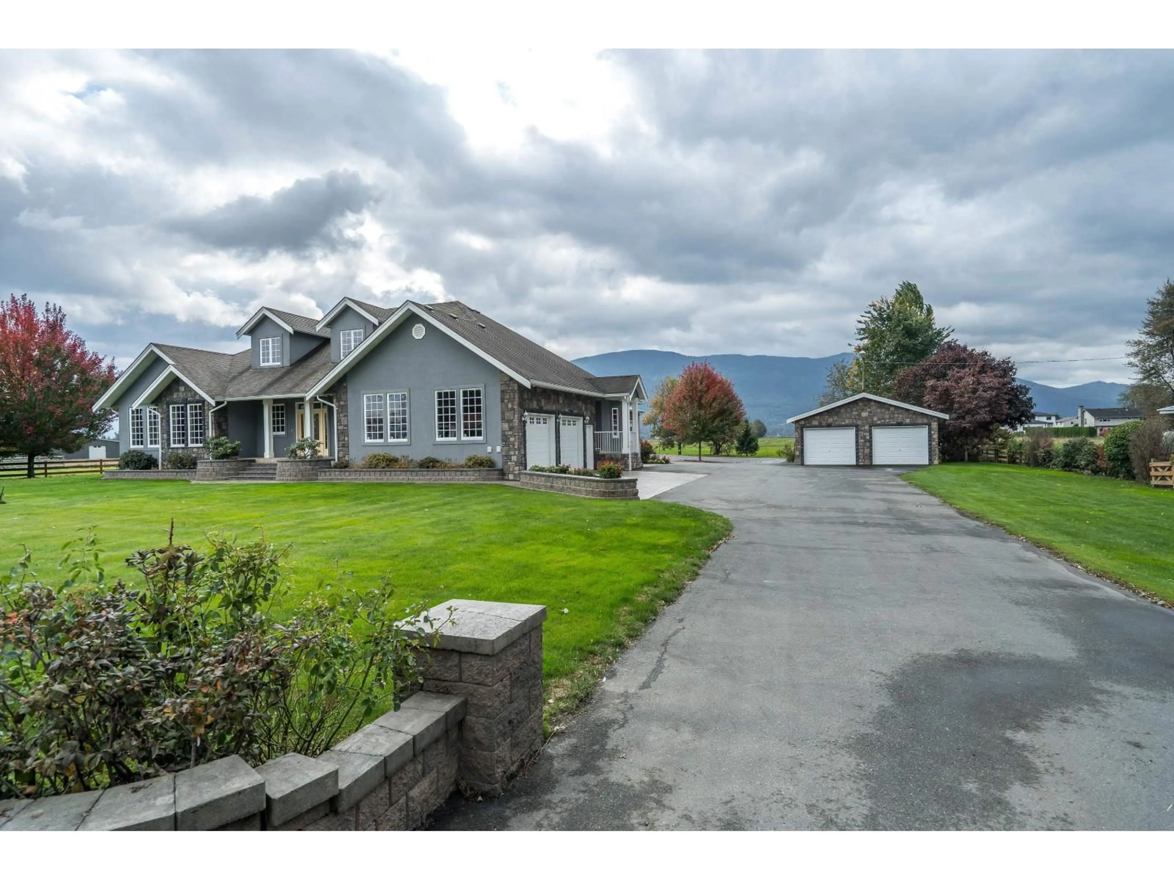 A pic from outside/outdoor area/front of a property/back of a property/a pic from drone, mountain view for 42872 SOUTH SUMAS ROAD, Chilliwack British Columbia V2R4L7
