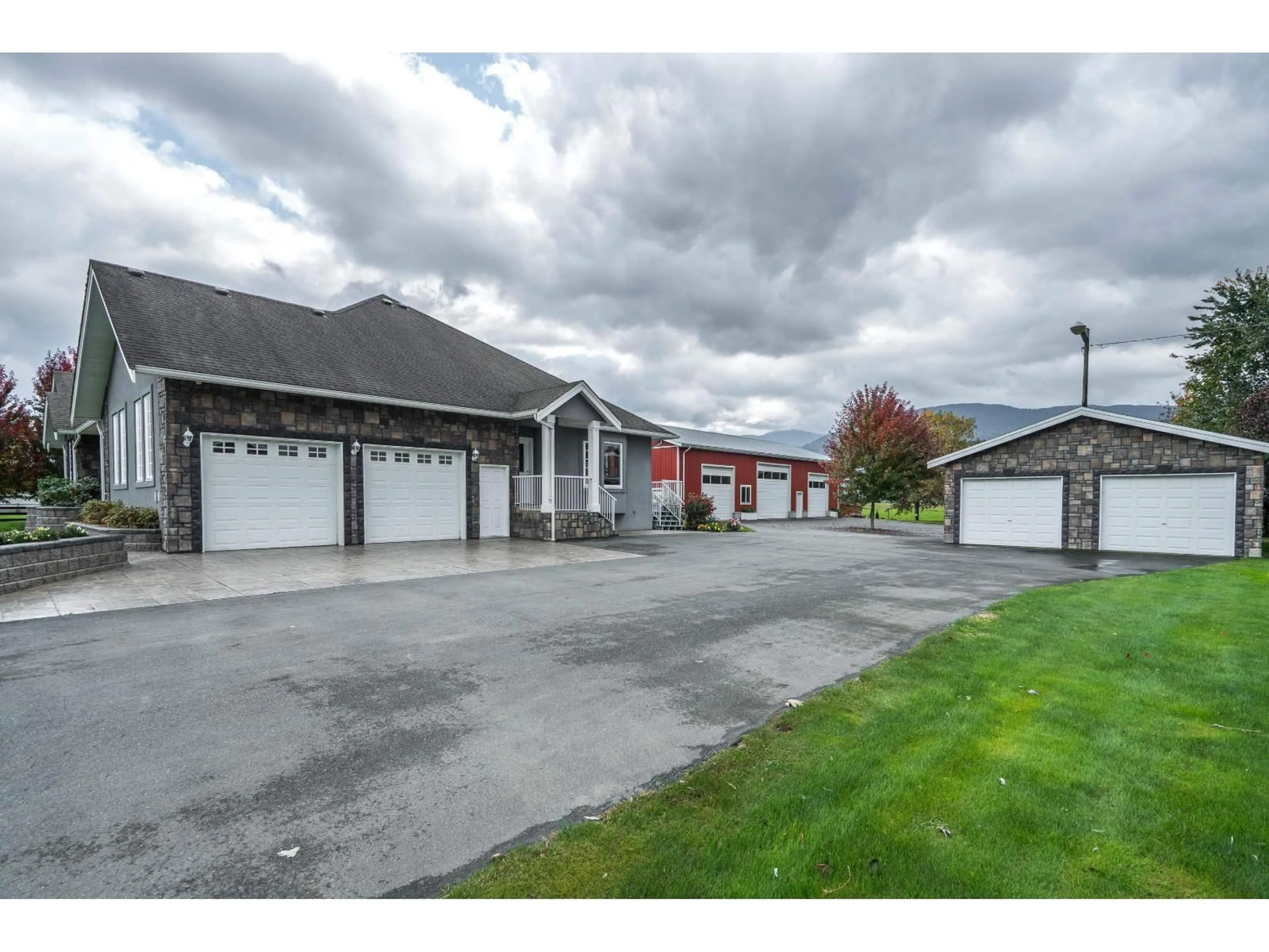 Indoor garage for 42872 SOUTH SUMAS ROAD, Chilliwack British Columbia V2R4L7