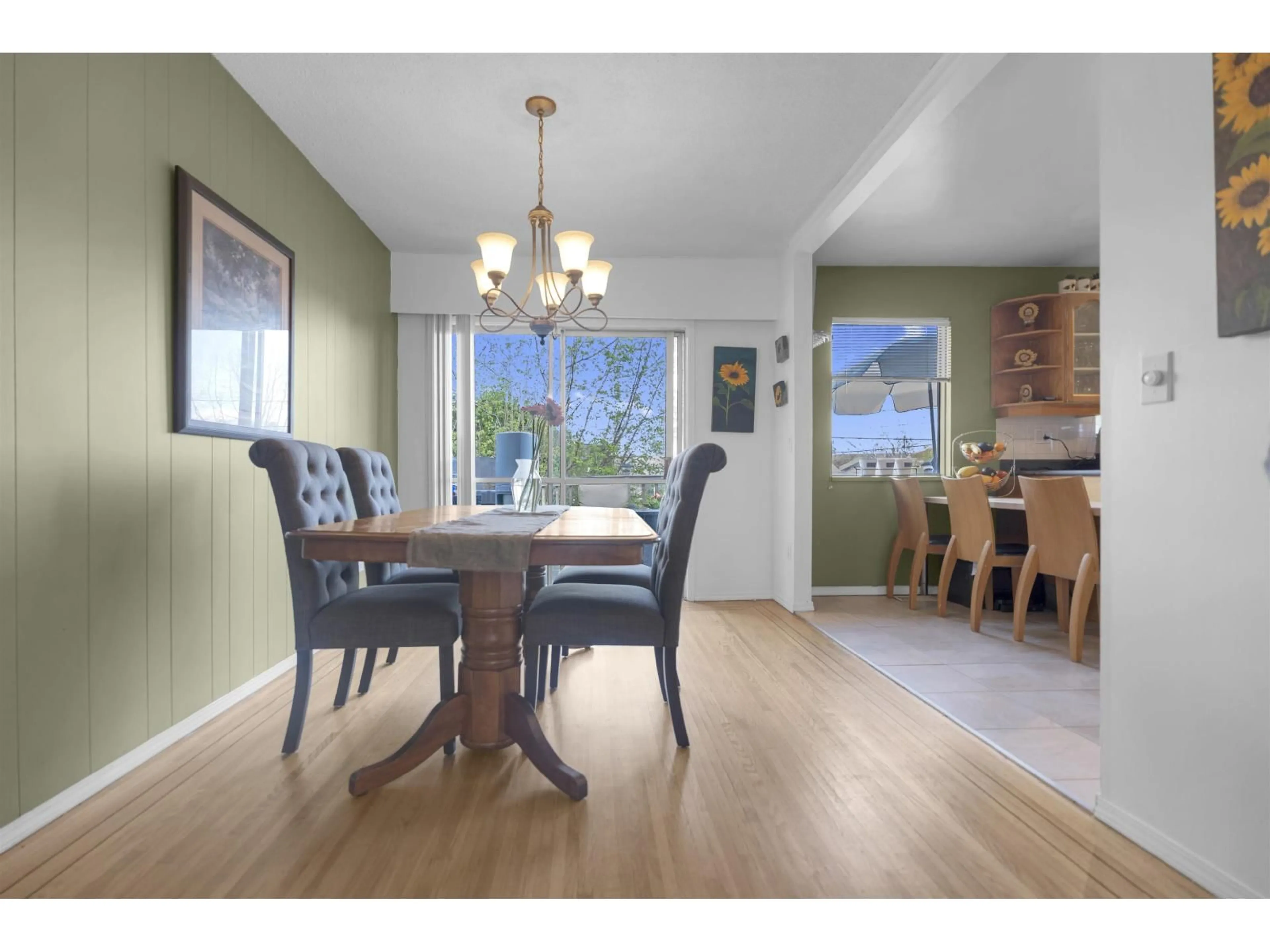 Dining room, wood/laminate floor for 11064 SWAN CRESCENT, Surrey British Columbia V3R5B6