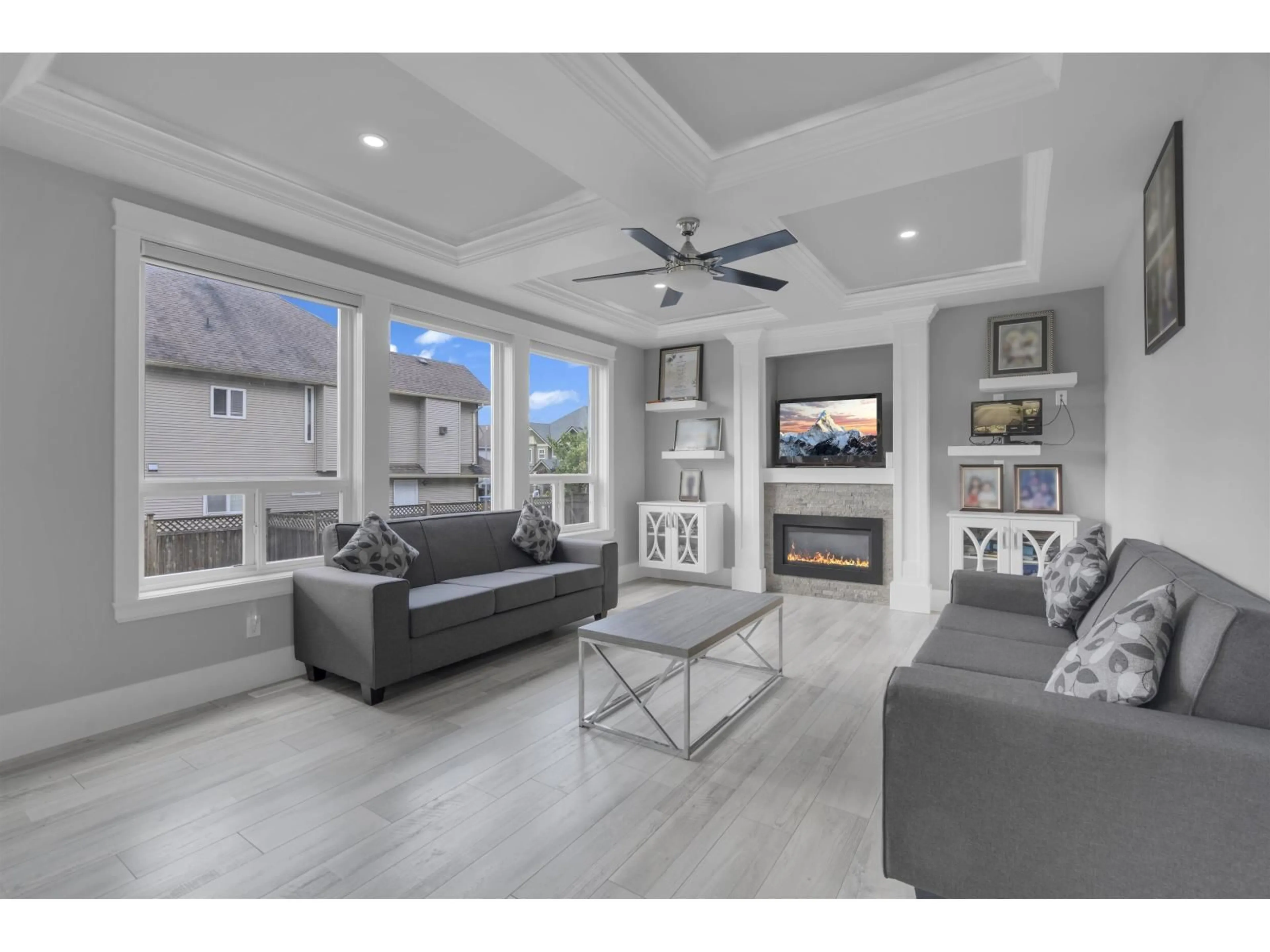 Living room with furniture, ceramic/tile floor for 2725 LEFEUVRE ROAD, Abbotsford British Columbia V4X1H5