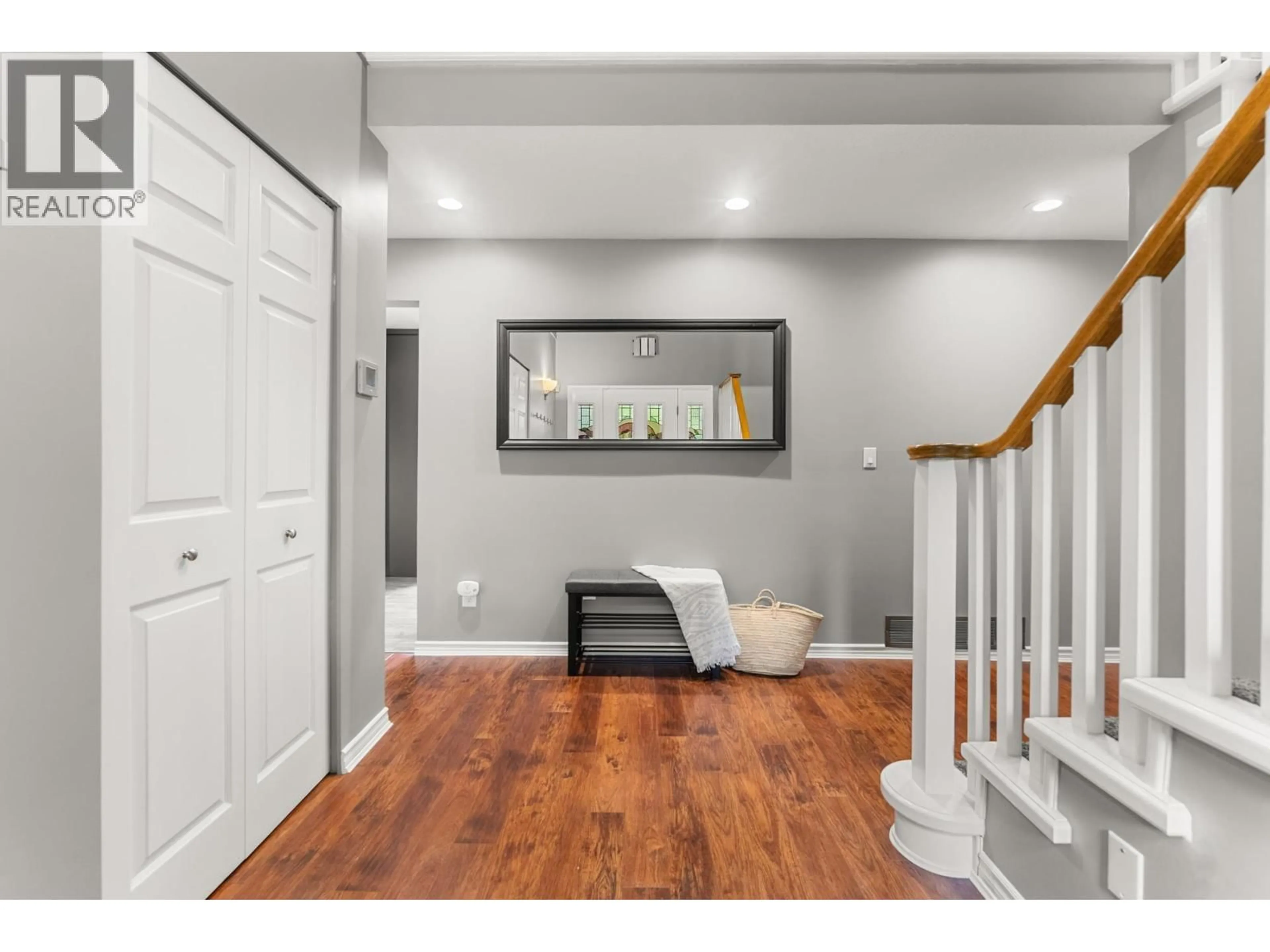 Indoor entryway for 5627 TIMBERVALLEY ROAD, Delta British Columbia V4L2E7