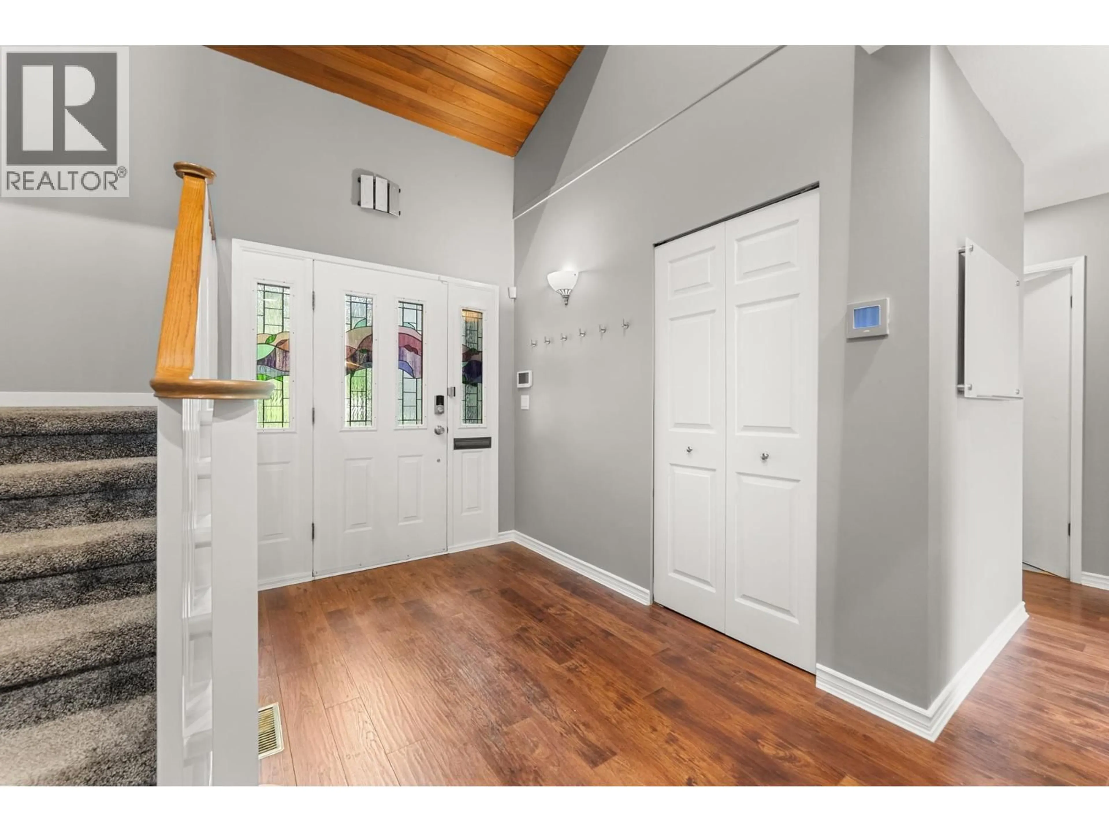 Indoor entryway for 5627 TIMBERVALLEY ROAD, Delta British Columbia V4L2E7