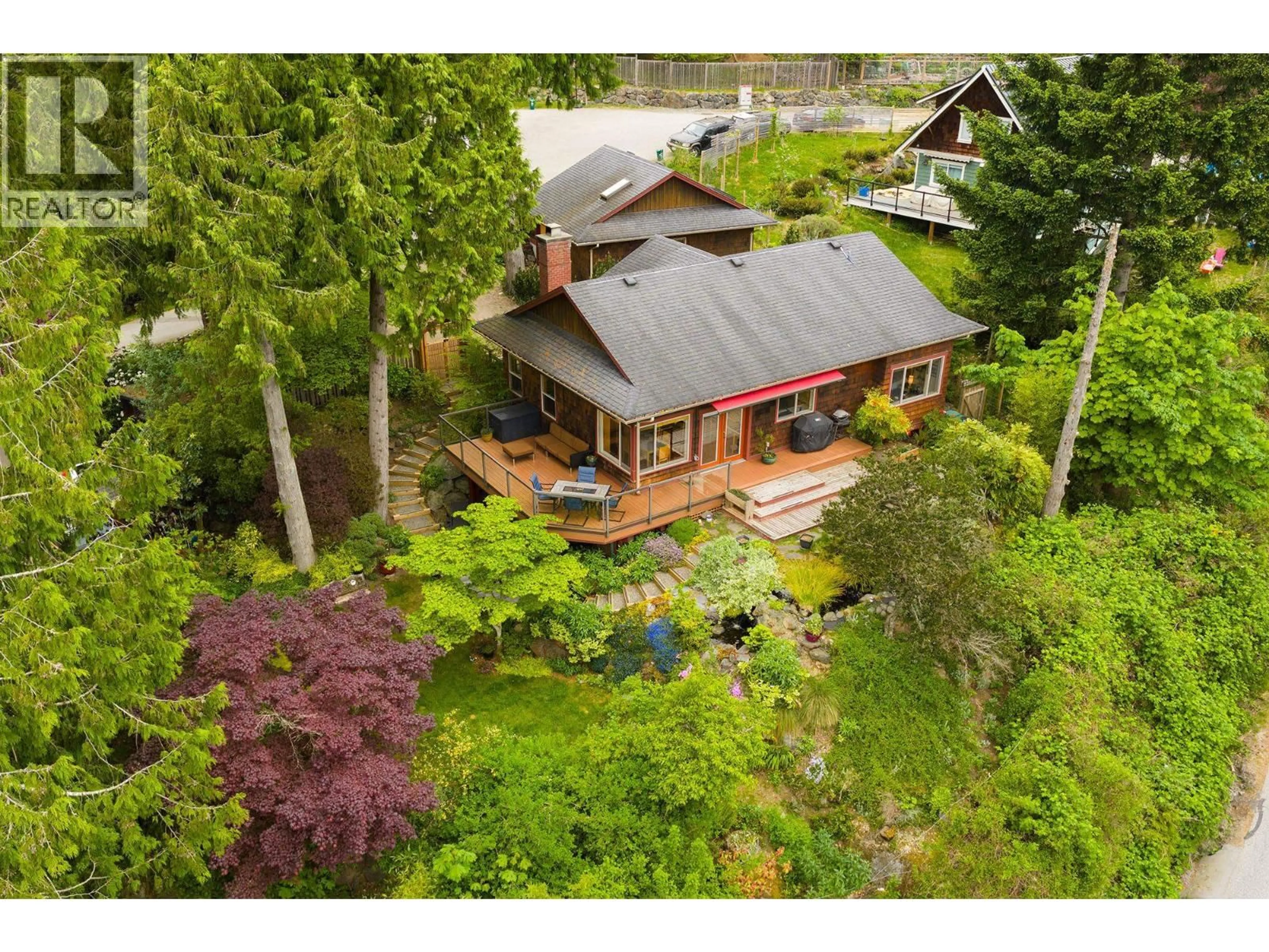 A pic from outside/outdoor area/front of a property/back of a property/a pic from drone, water/lake/river/ocean view for 960 HARBOUR VIEW PLACE, Bowen Island British Columbia V0N1G2