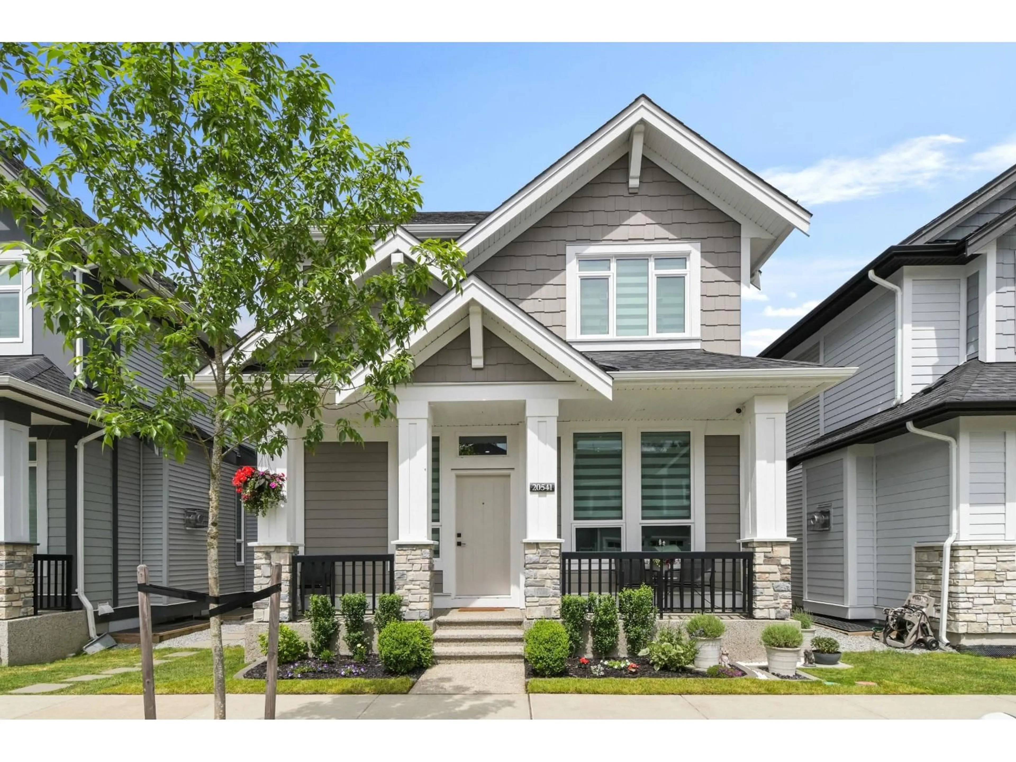 Home with vinyl exterior material, street for 20541 77B AVENUE, Langley British Columbia V2Y1X3