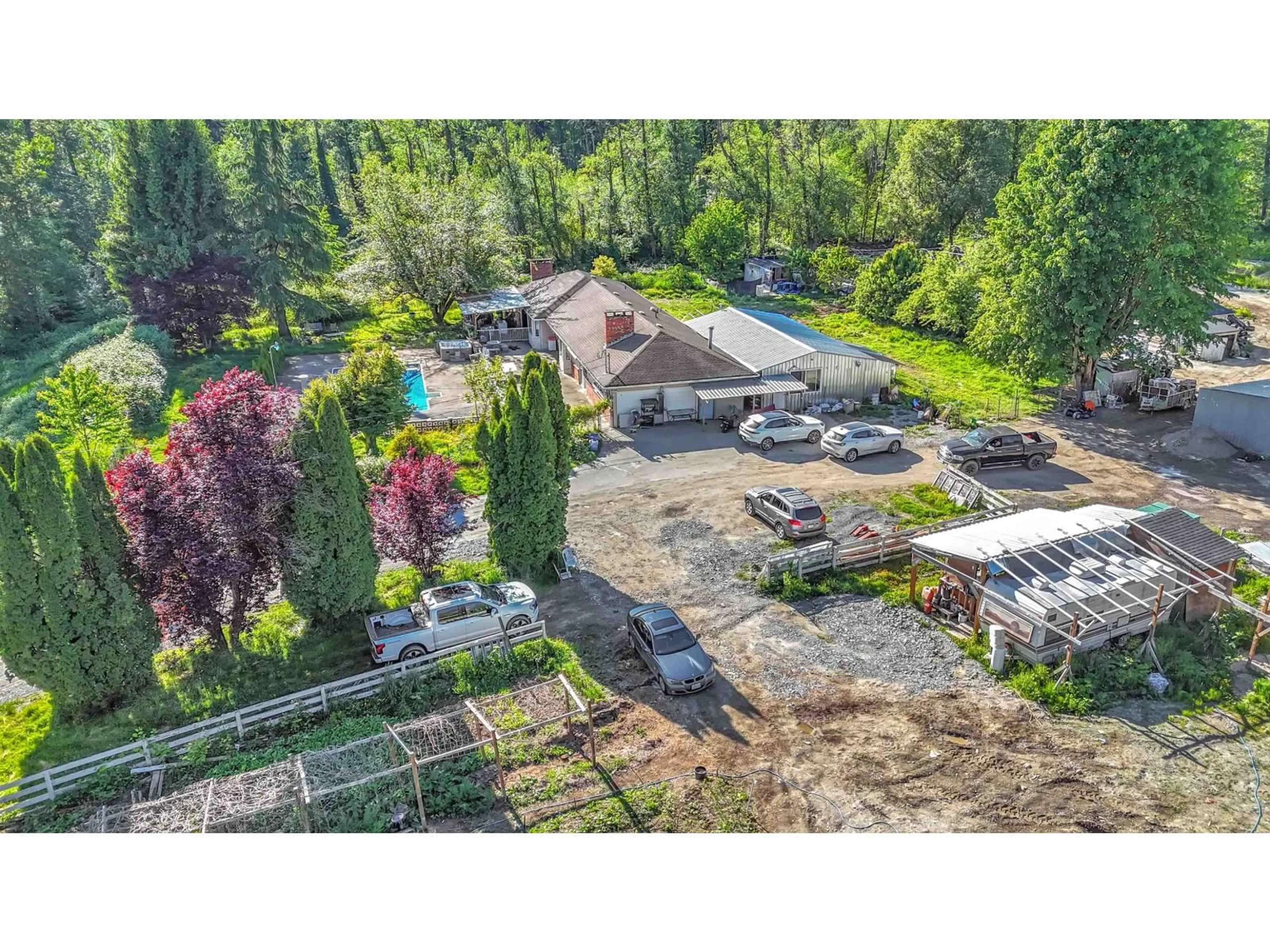 A pic from outside/outdoor area/front of a property/back of a property/a pic from drone, unknown for 25707 8TH AVENUE, Langley British Columbia V4W2J8