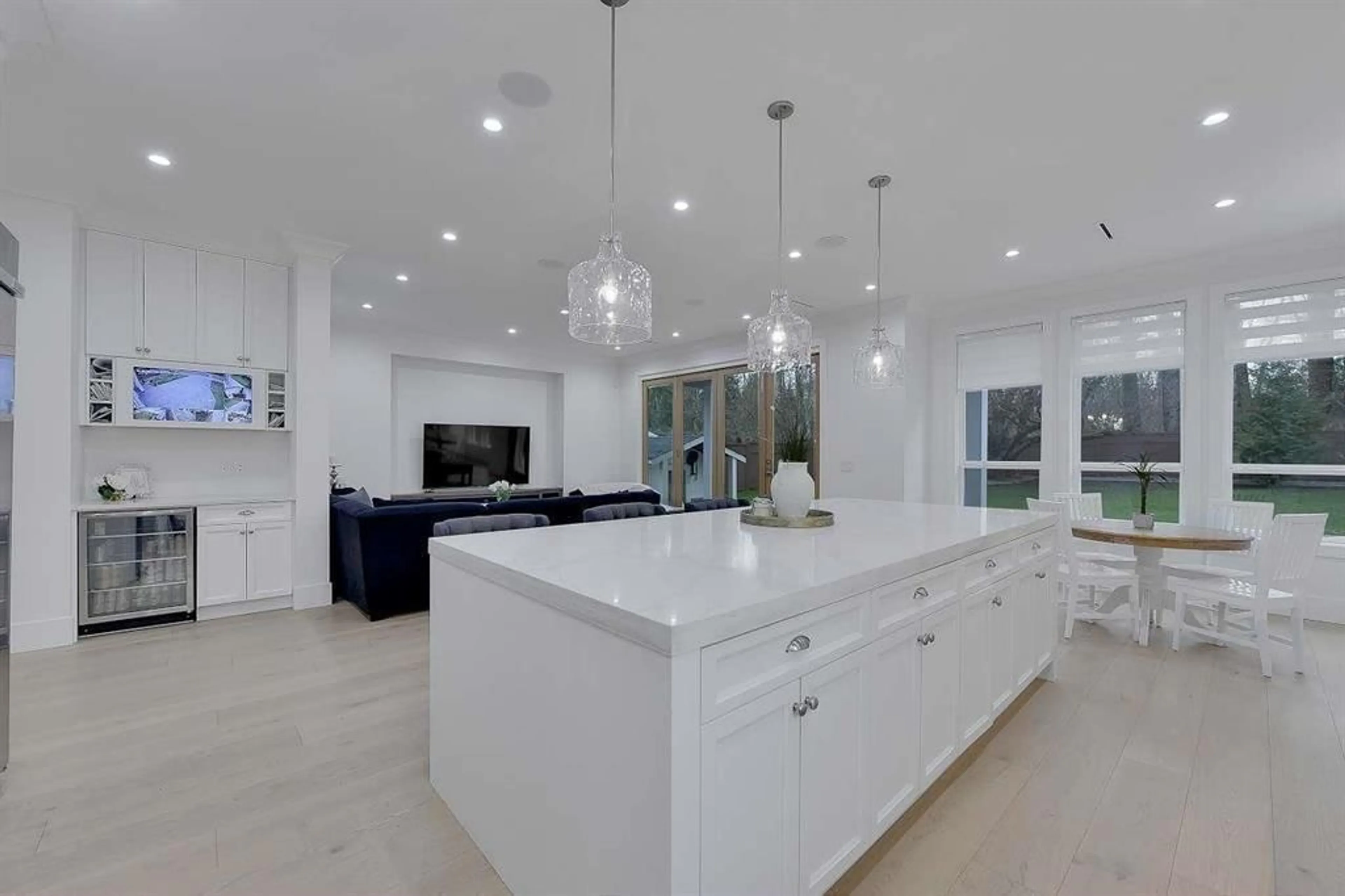 Open concept kitchen, ceramic/tile floor for 2071 156 STREET, Surrey British Columbia V4A4T9