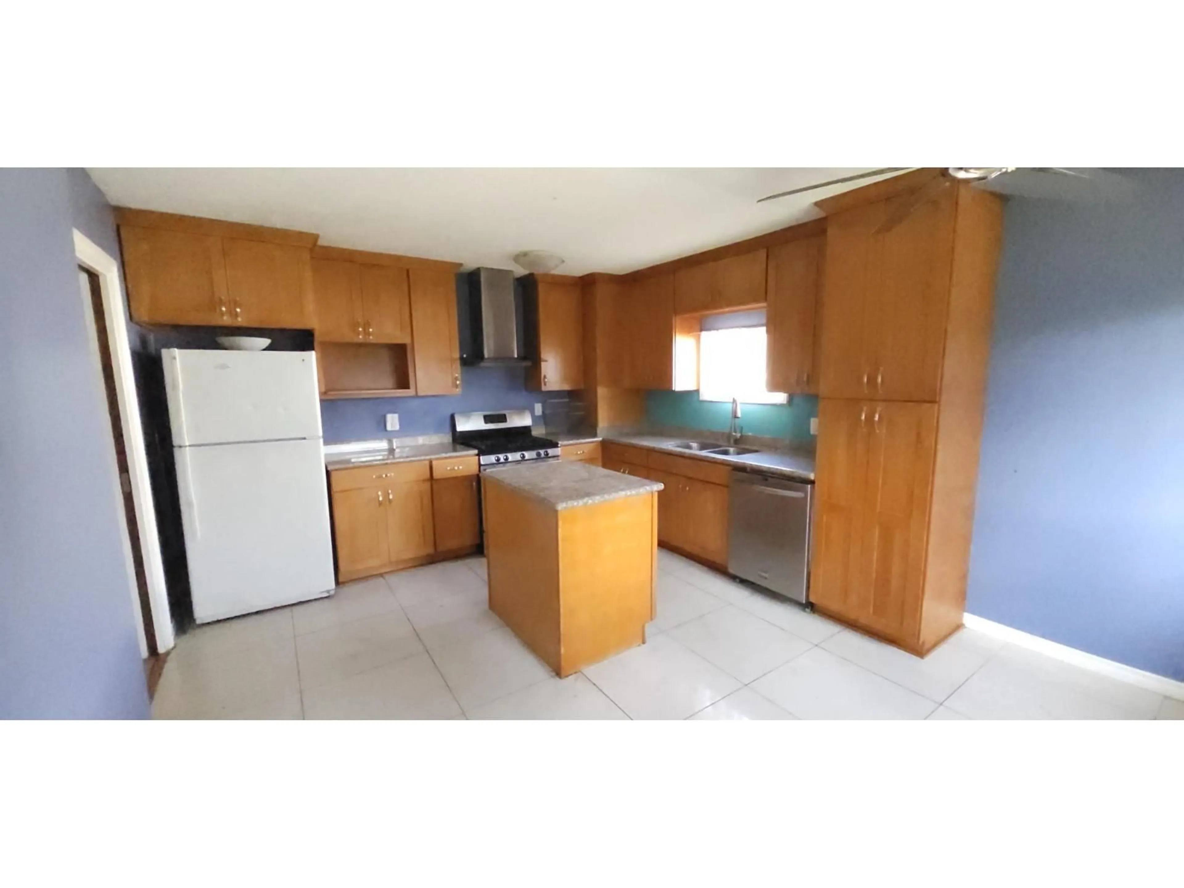 Standard kitchen, unknown for 9620 MCNAUGHT ROAD, Chilliwack British Columbia V2P6G1