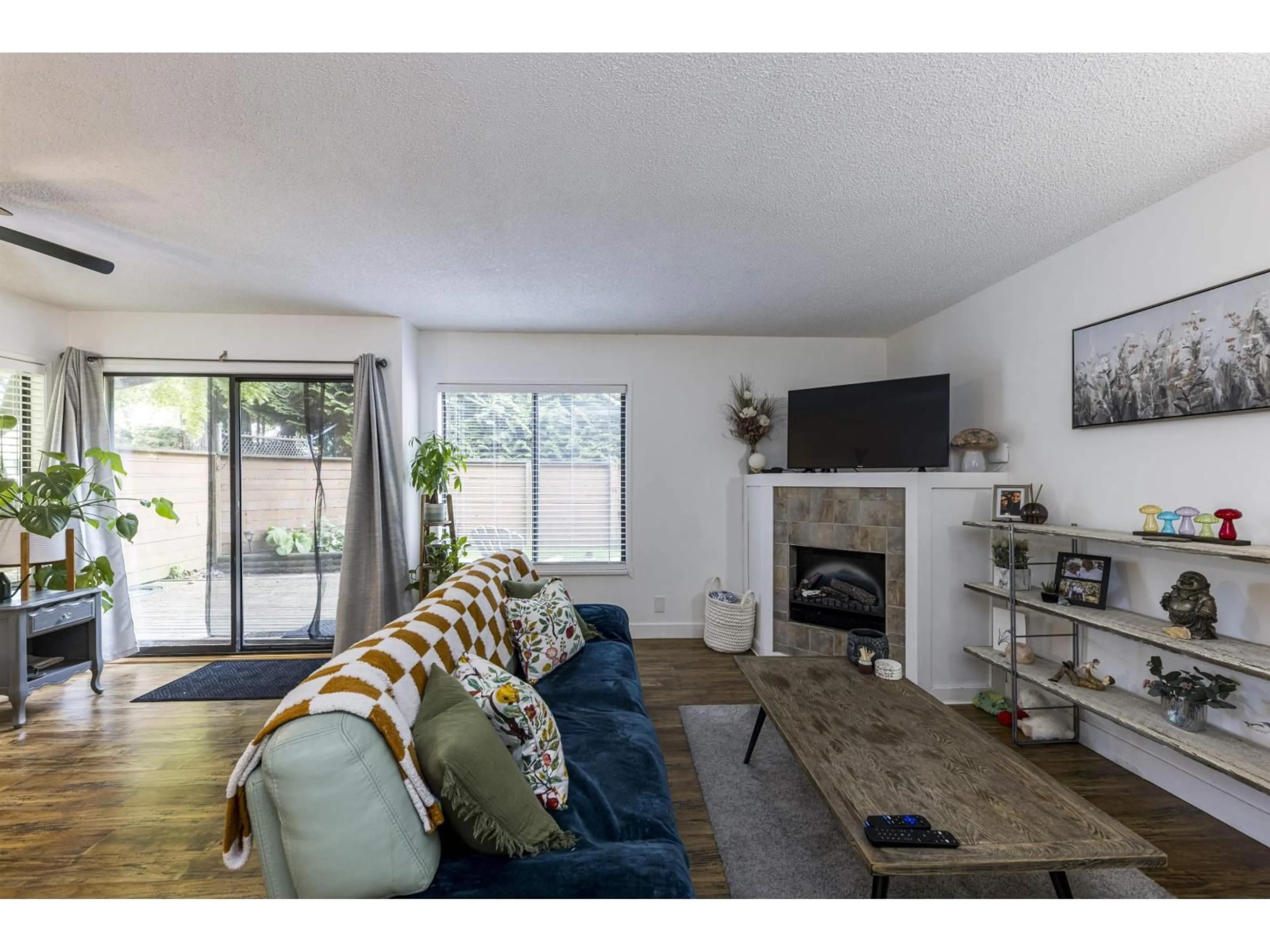 Living room with furniture, unknown for 100 - 10620 150 STREET, Surrey British Columbia V3R7R9
