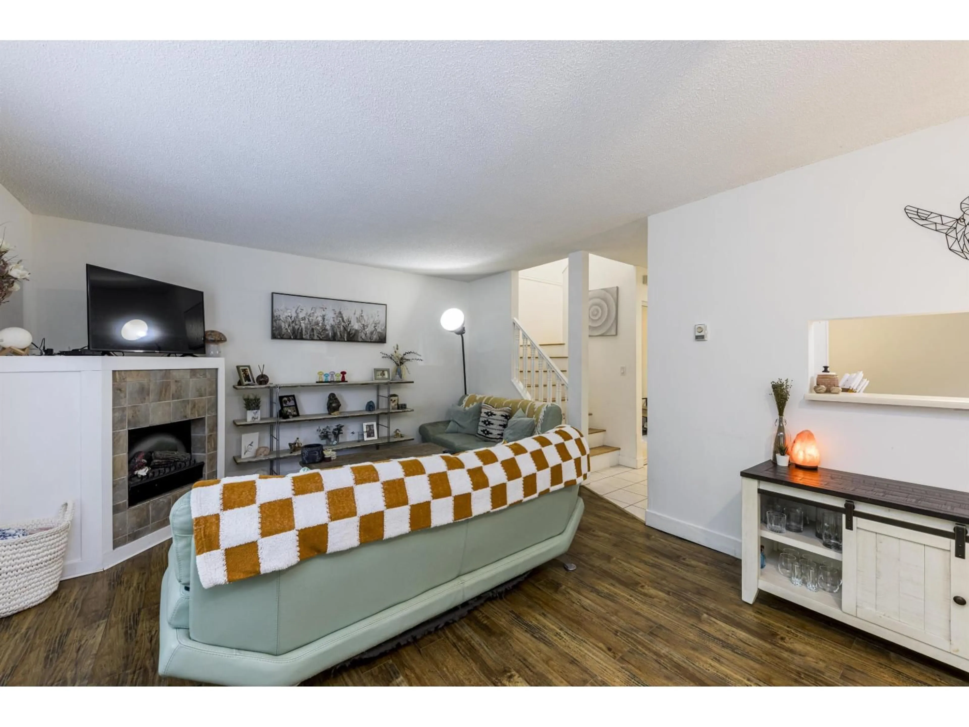 Living room with furniture, unknown for 100 - 10620 150 STREET, Surrey British Columbia V3R7R9