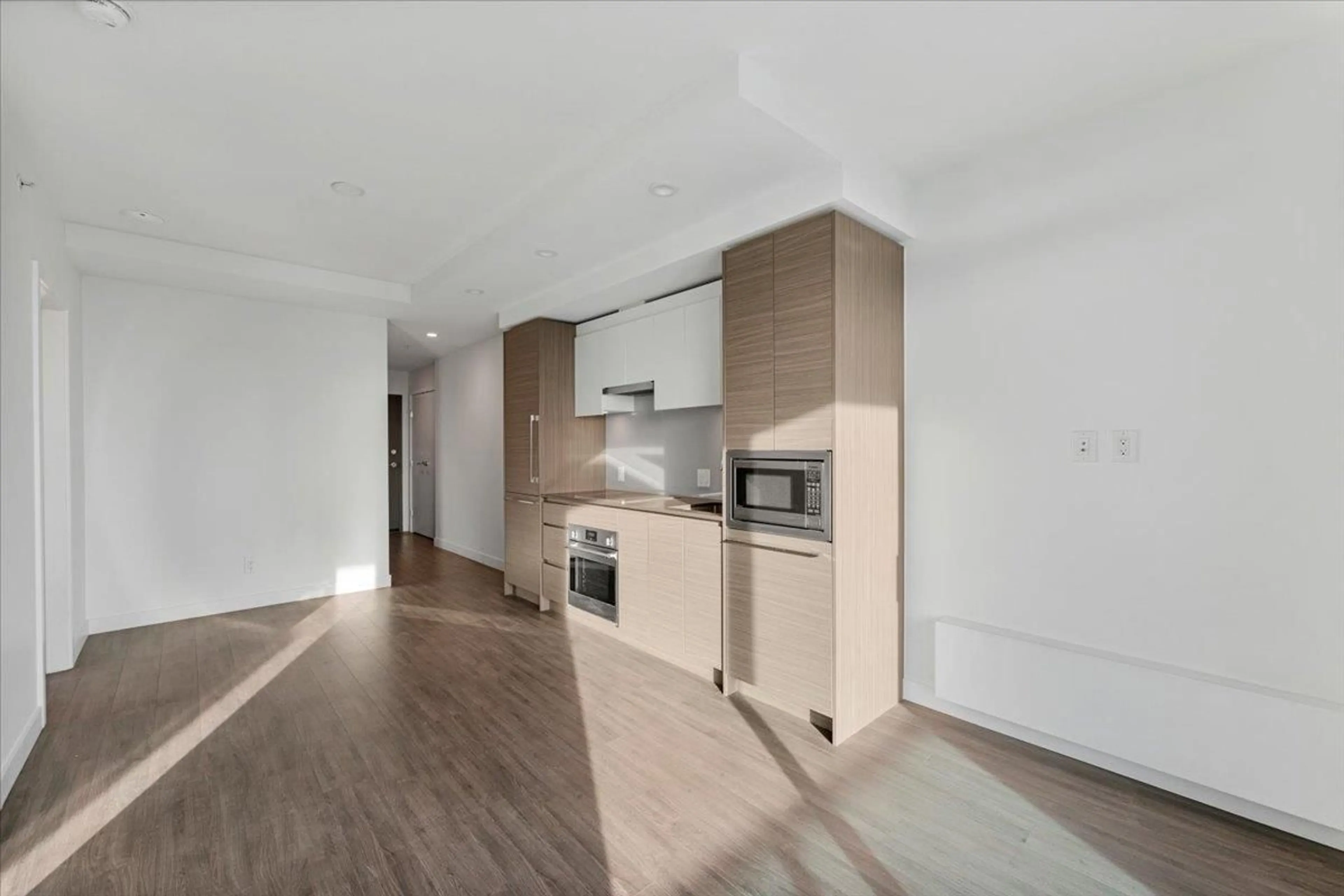 Standard kitchen, wood/laminate floor for 1212 - 13615 FRASER HIGHWAY, Surrey British Columbia V3T0P7