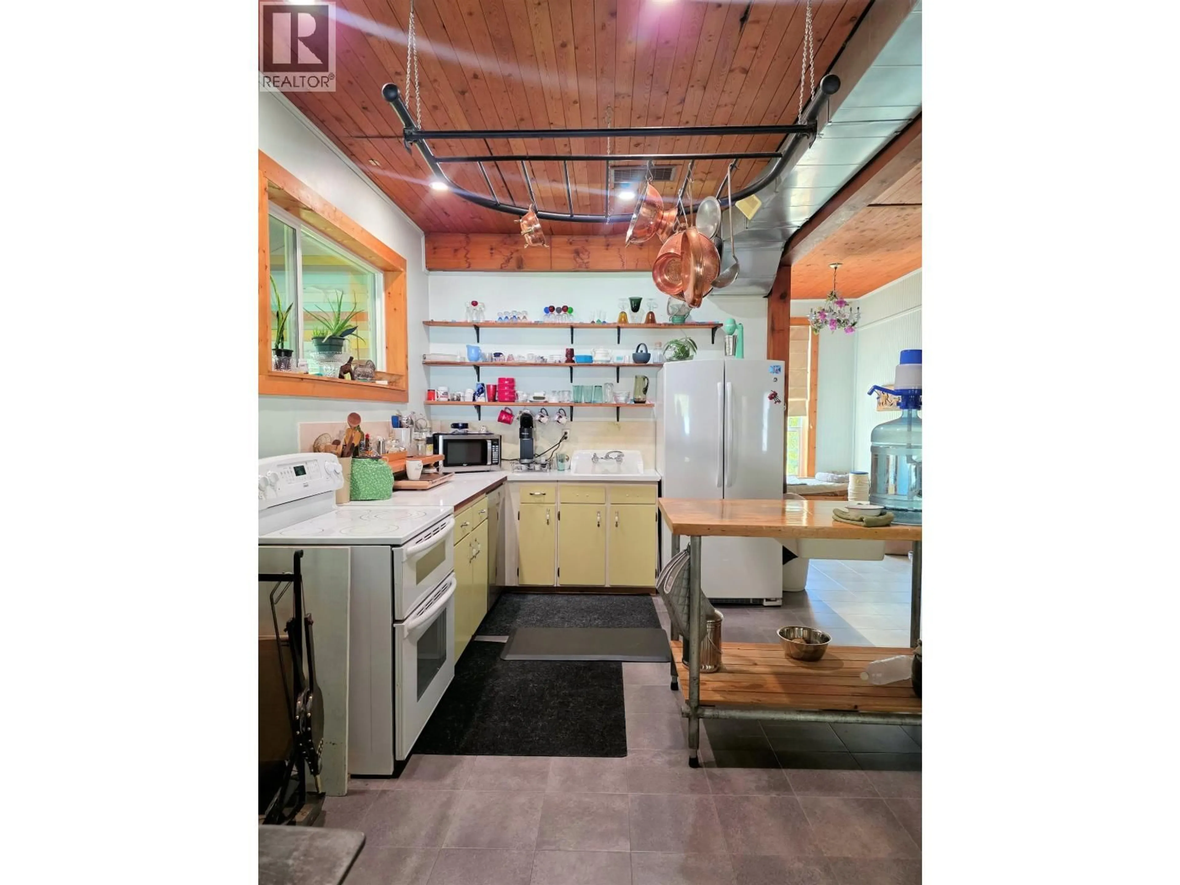 Open concept kitchen, unknown for 34 WILKENSON AVENUE, Granisle British Columbia V0J1W0