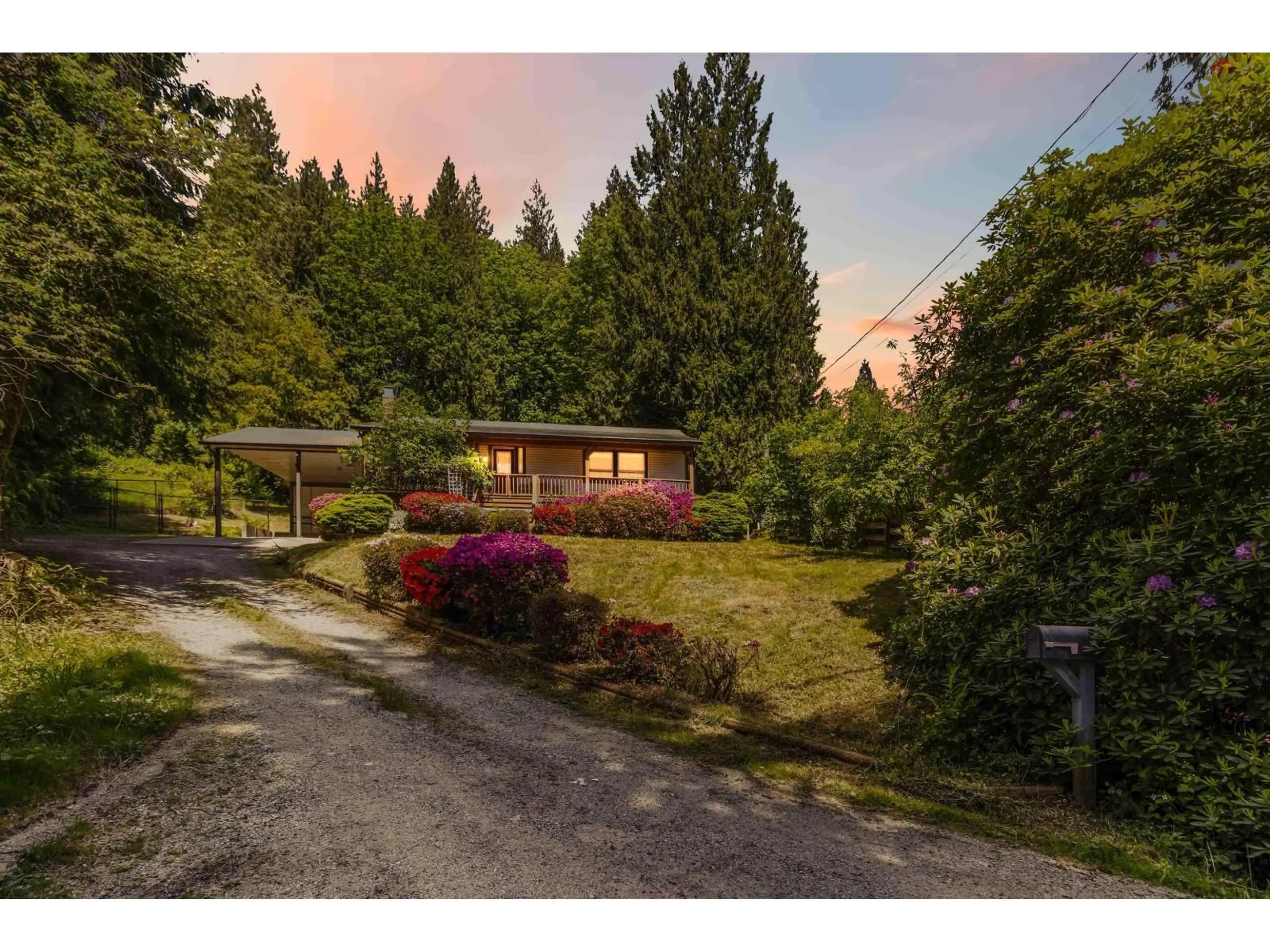 A pic from outside/outdoor area/front of a property/back of a property/a pic from drone, unknown for 31747 VIEWCREST AVENUE, Mission British Columbia V4S1E7
