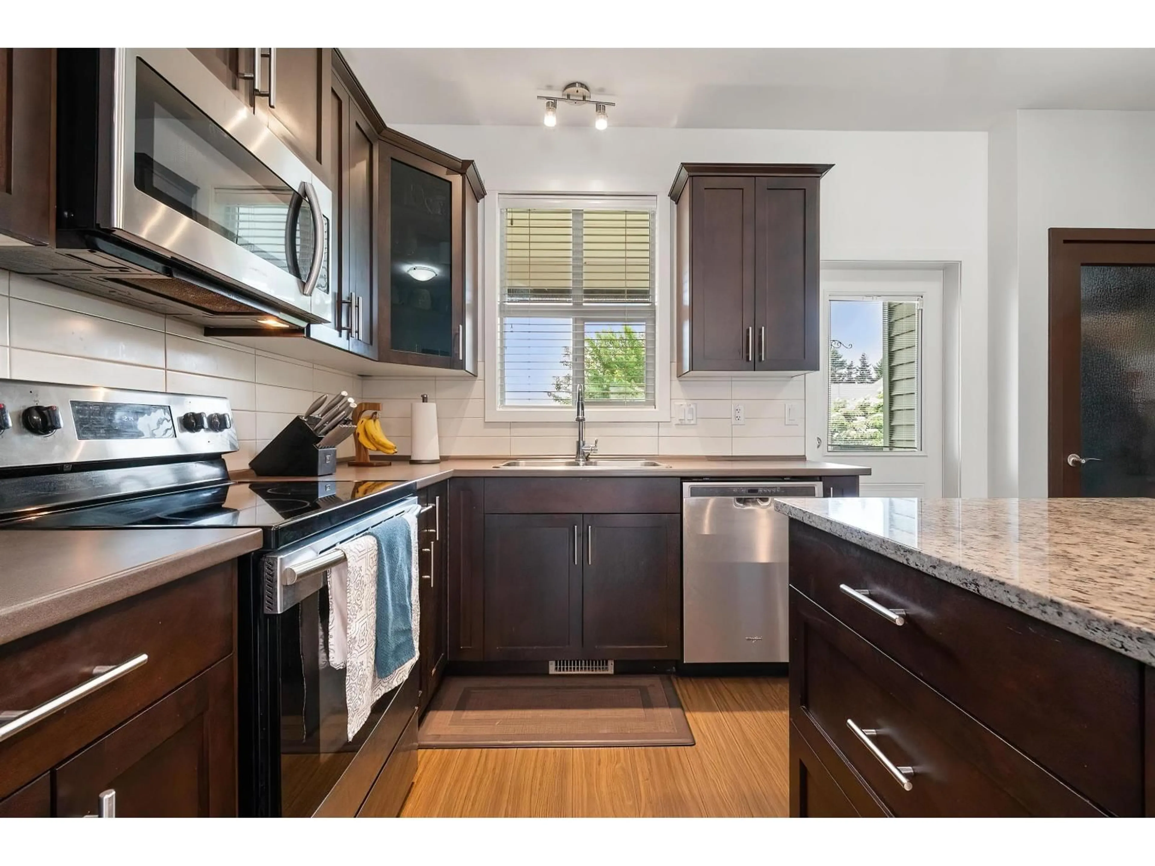 Standard kitchen, unknown for 18 - 44420 SHERRY DRIVE, Chilliwack British Columbia V2R0R6