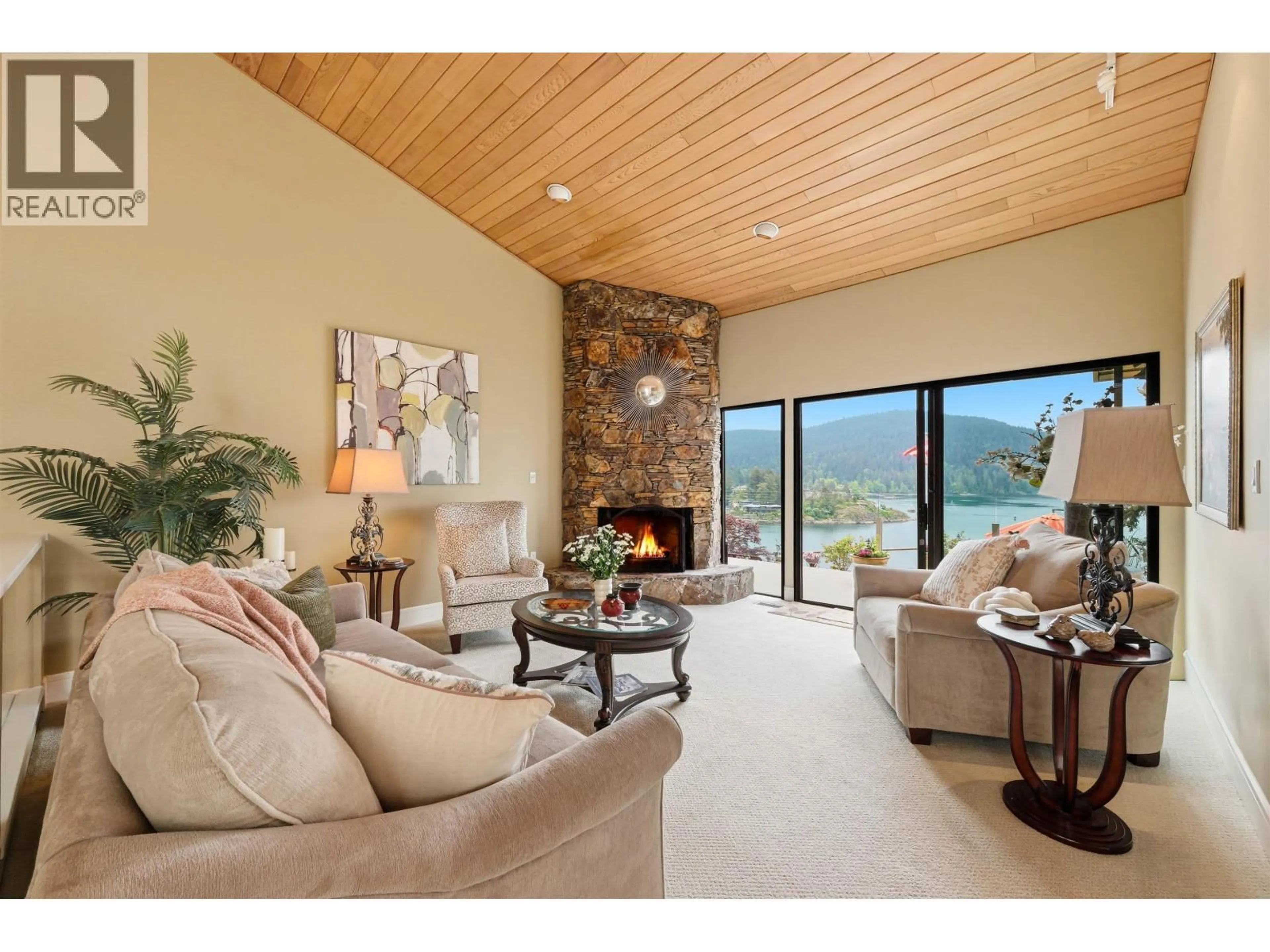 Living room with furniture, unknown for 1584 LOOK OUT POINT, North Vancouver British Columbia V7G1X9