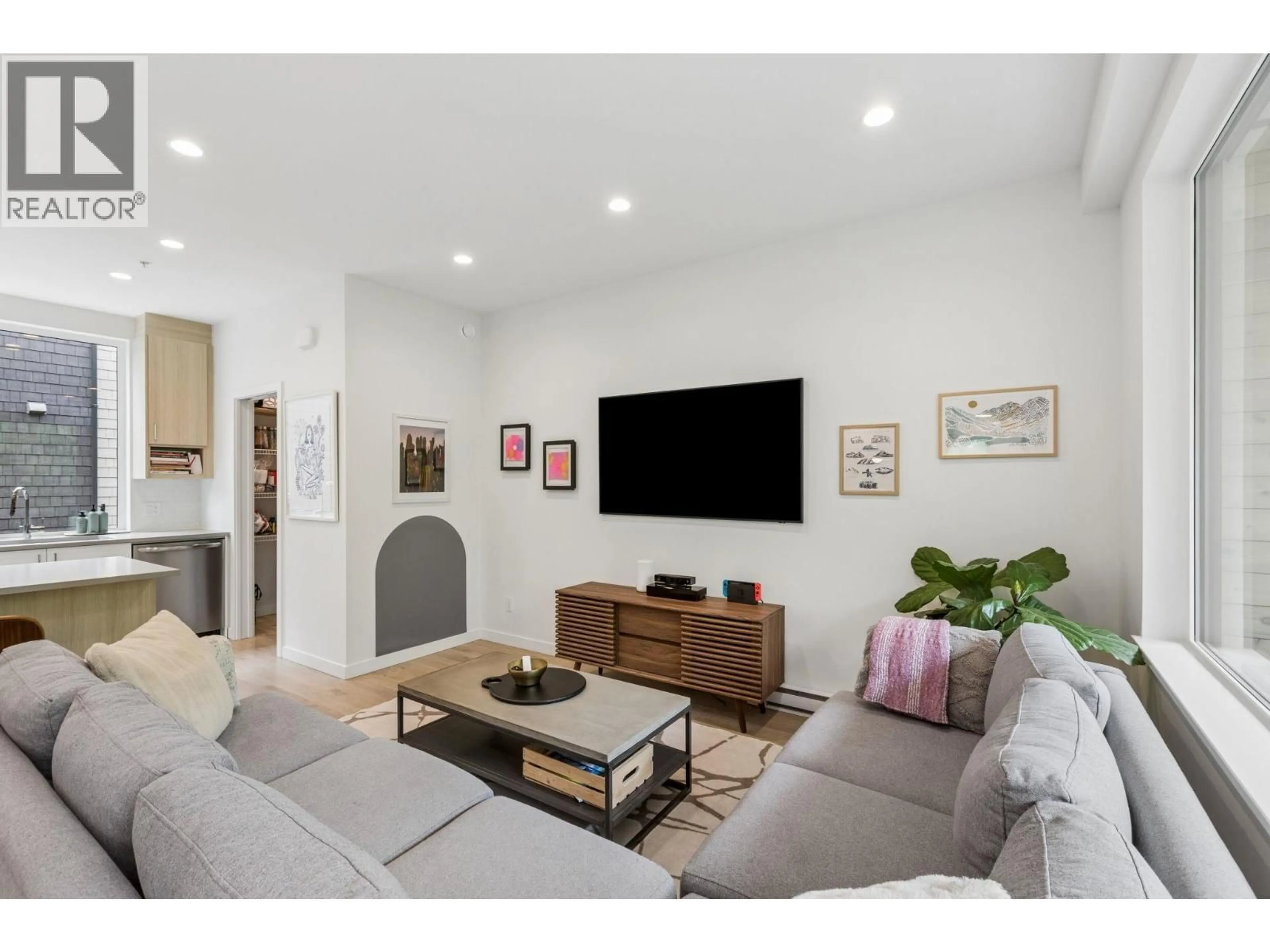 Living room with furniture, unknown for 9 - 1089 WILSON CRESCENT, Squamish British Columbia V8B0M4