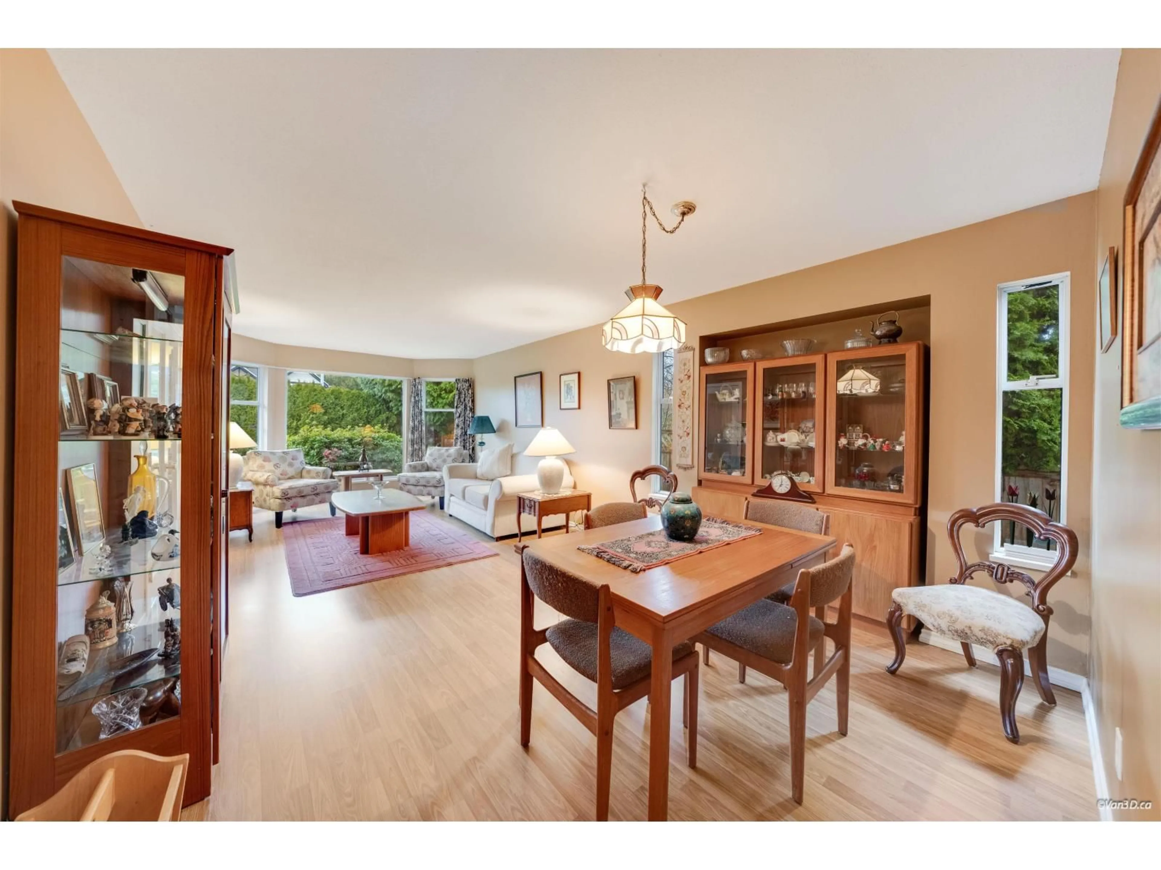 Dining room, wood/laminate floor for 18980 64 AVENUE, Surrey British Columbia V3S7W1