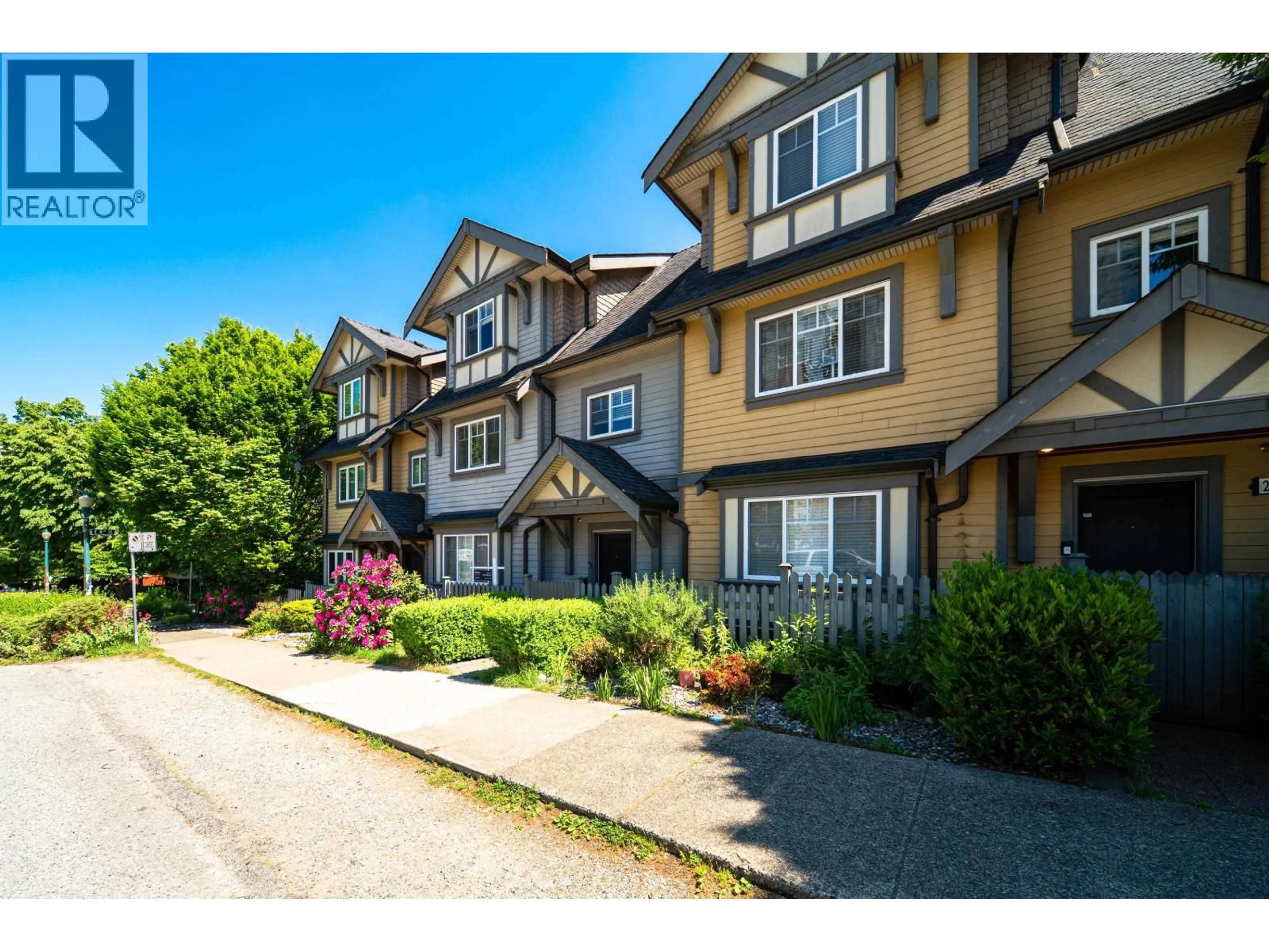 Unknown for 2412 ST. CATHERINES STREET, Vancouver British Columbia V5T3X9
