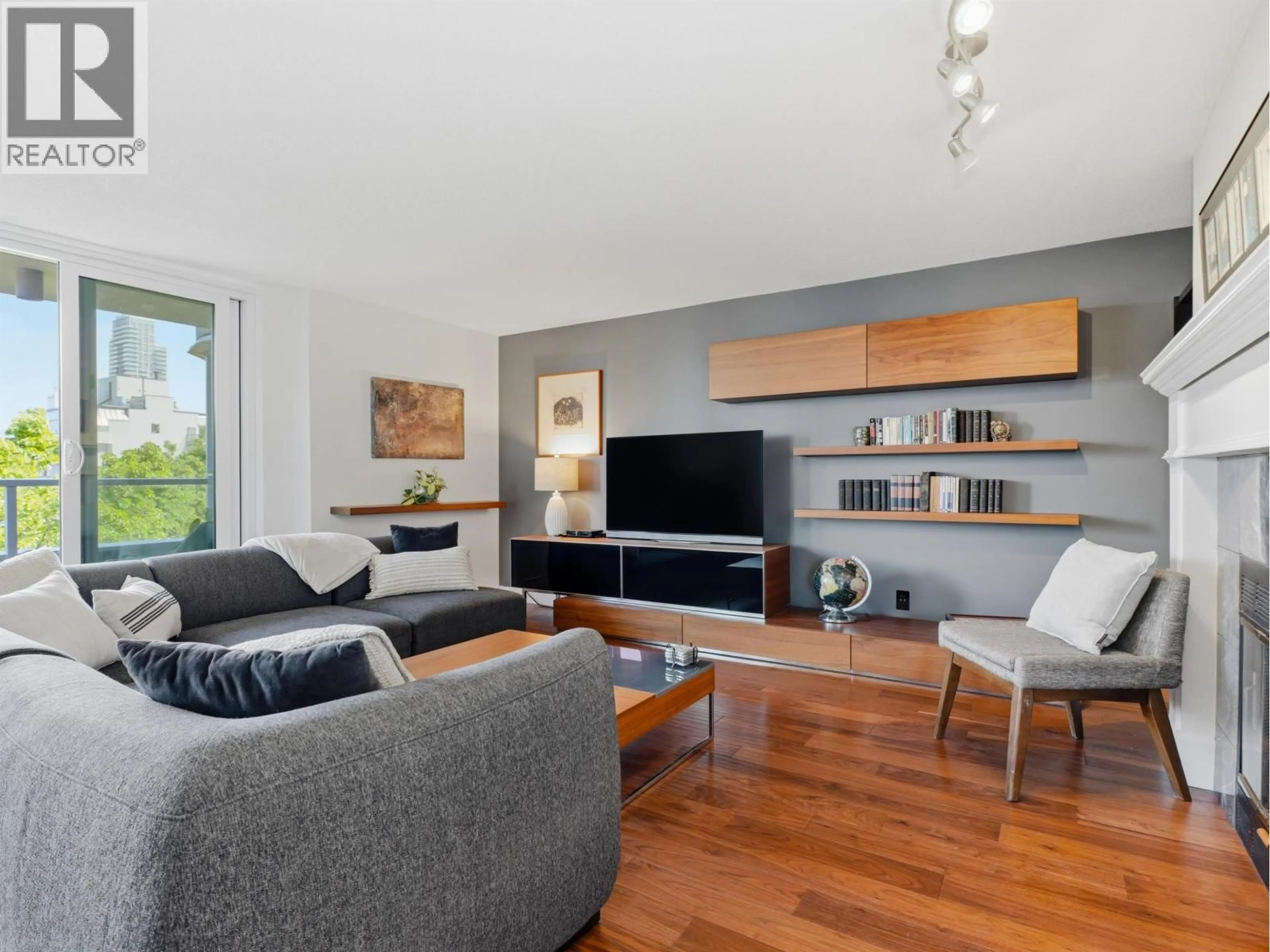 Living room with furniture, wood/laminate floor for 901 - 1566 13TH AVENUE, Vancouver British Columbia V6J2G4