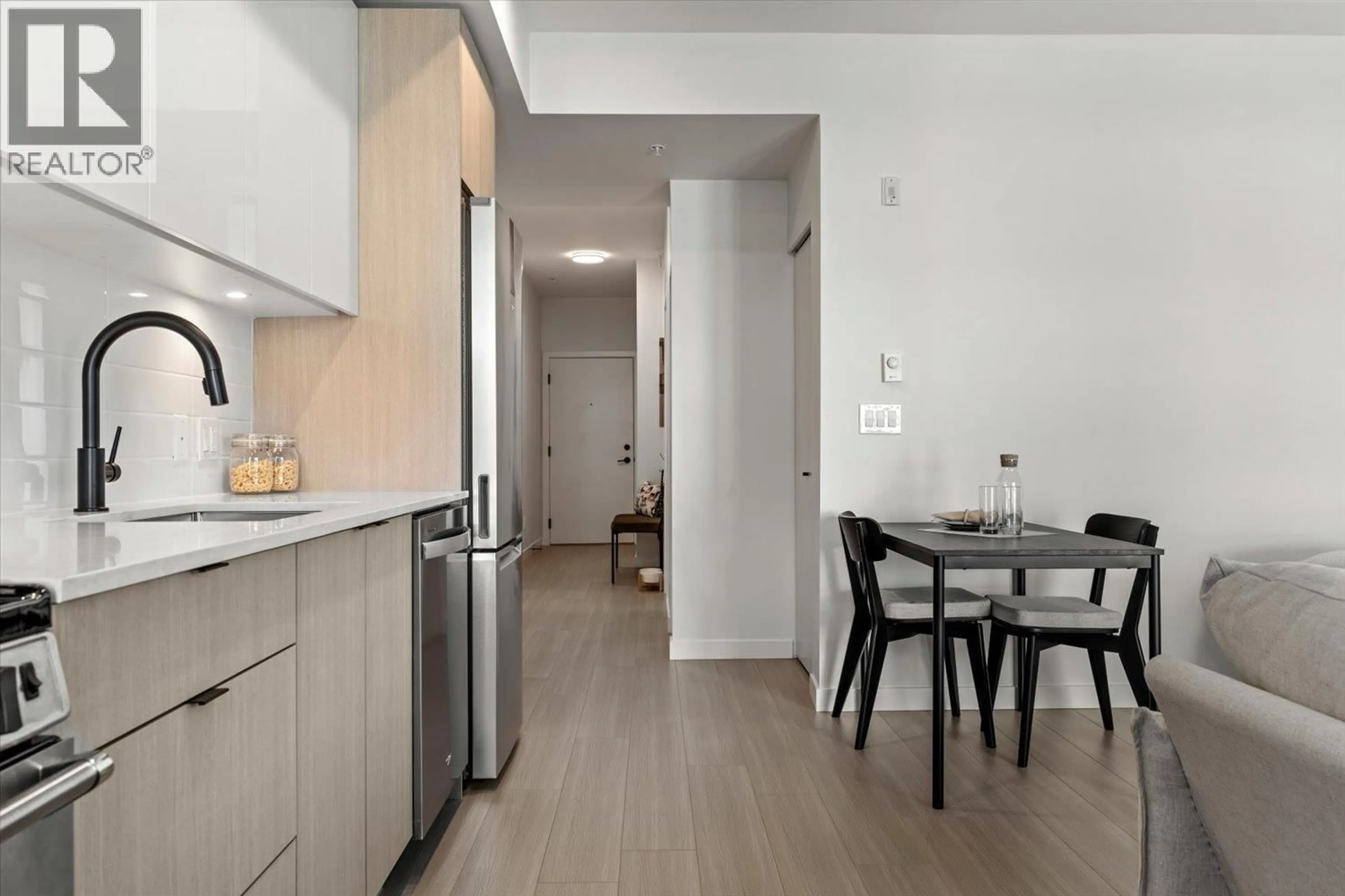 Standard kitchen, unknown for 204 - 2277 HAWTHORNE AVENUE, Port Coquitlam British Columbia V3C1W7