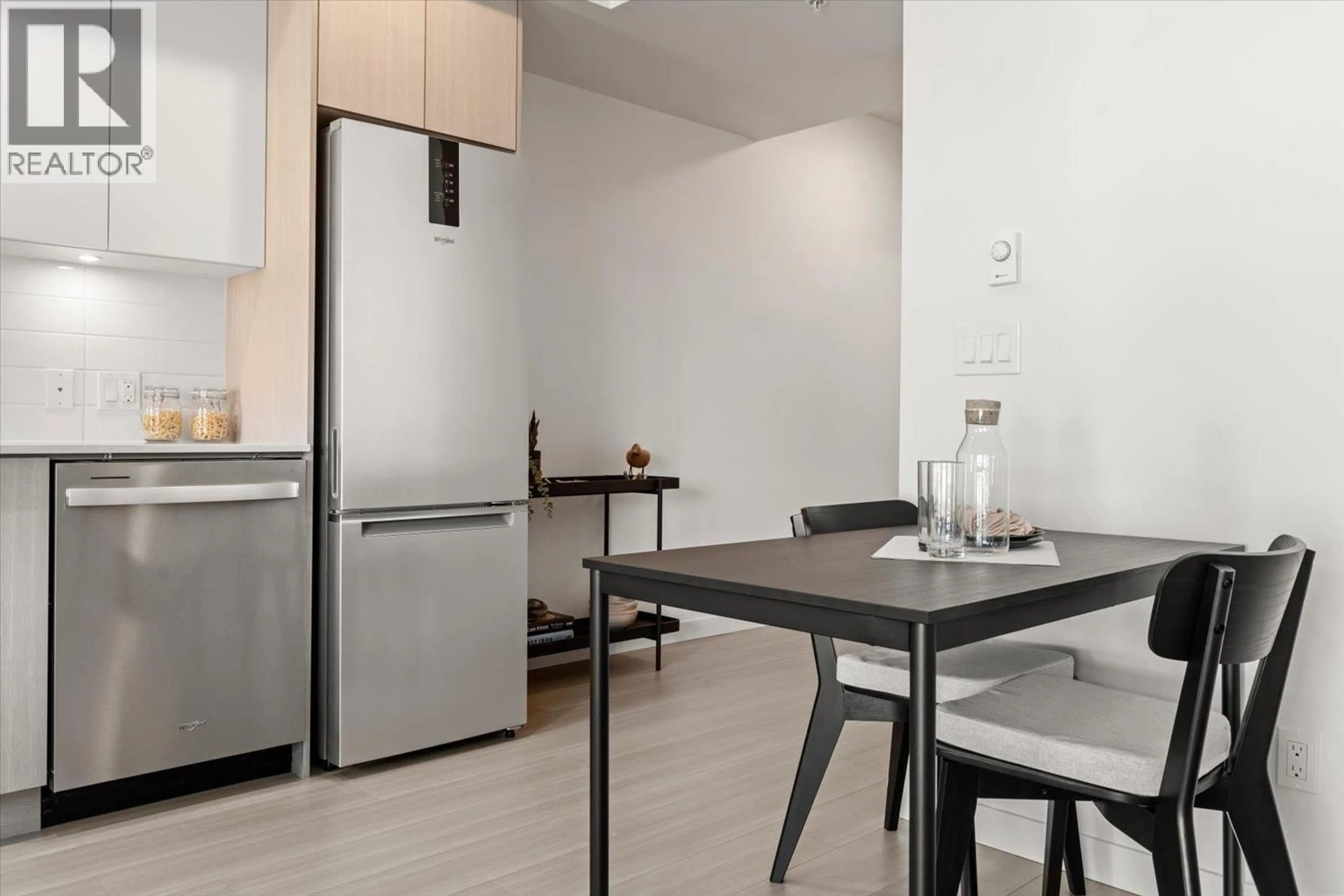 Standard kitchen, unknown for 204 - 2277 HAWTHORNE AVENUE, Port Coquitlam British Columbia V3C1W7
