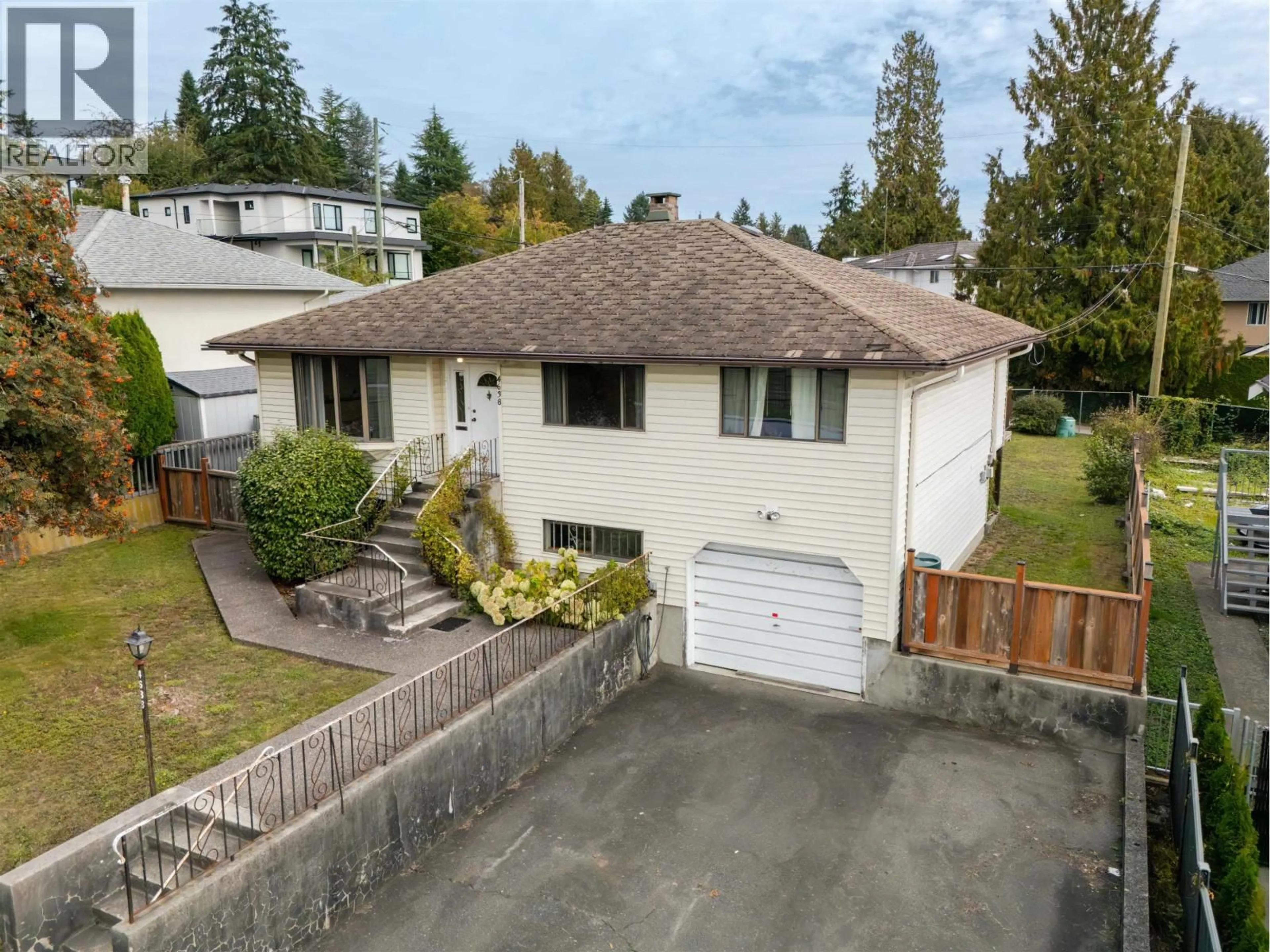 A pic from outside/outdoor area/front of a property/back of a property/a pic from drone, street for 4638 ROYAL OAK AVENUE, Burnaby British Columbia V5G3M5