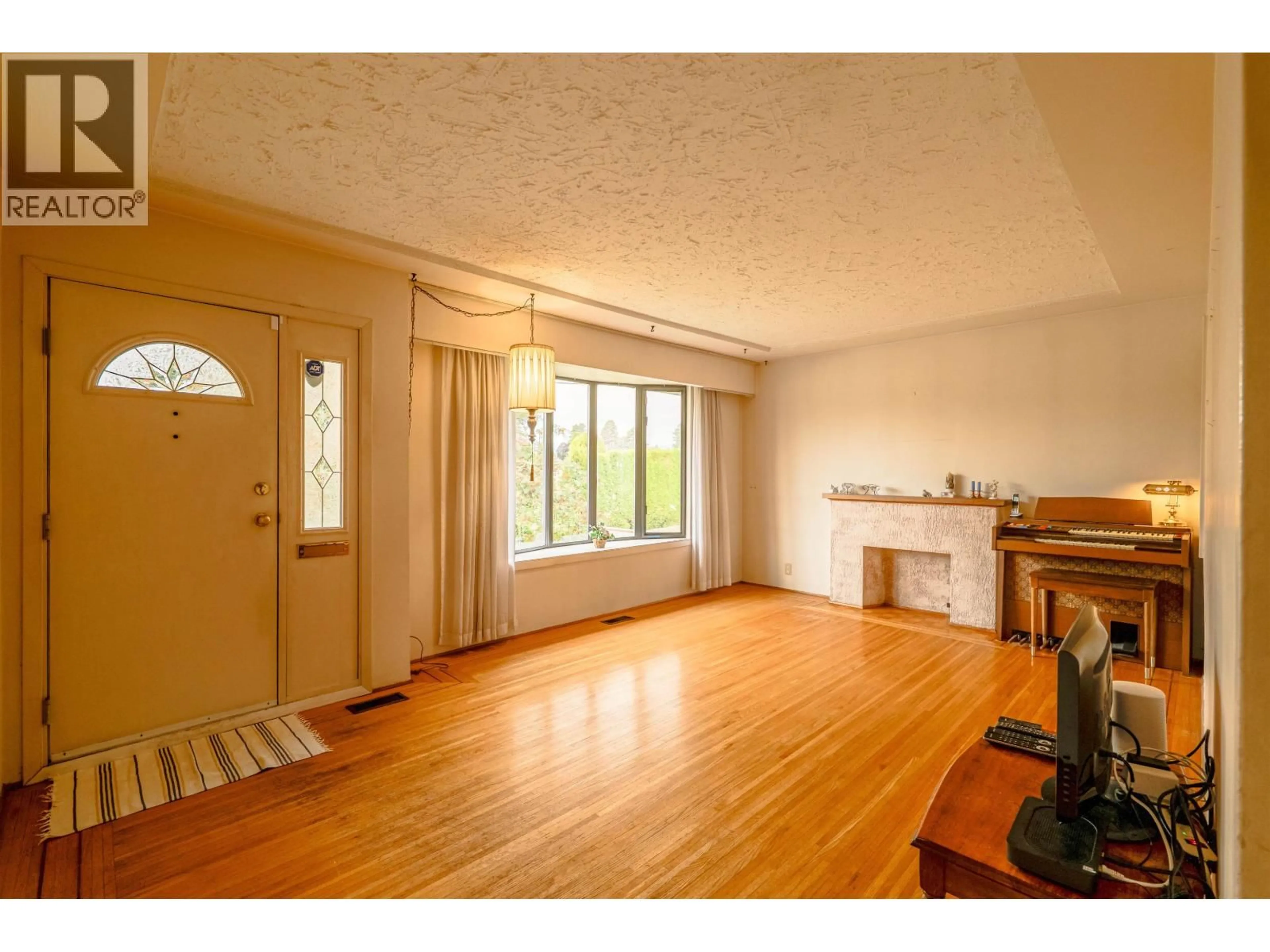 Unknown for 4638 ROYAL OAK AVENUE, Burnaby British Columbia V5G3M5