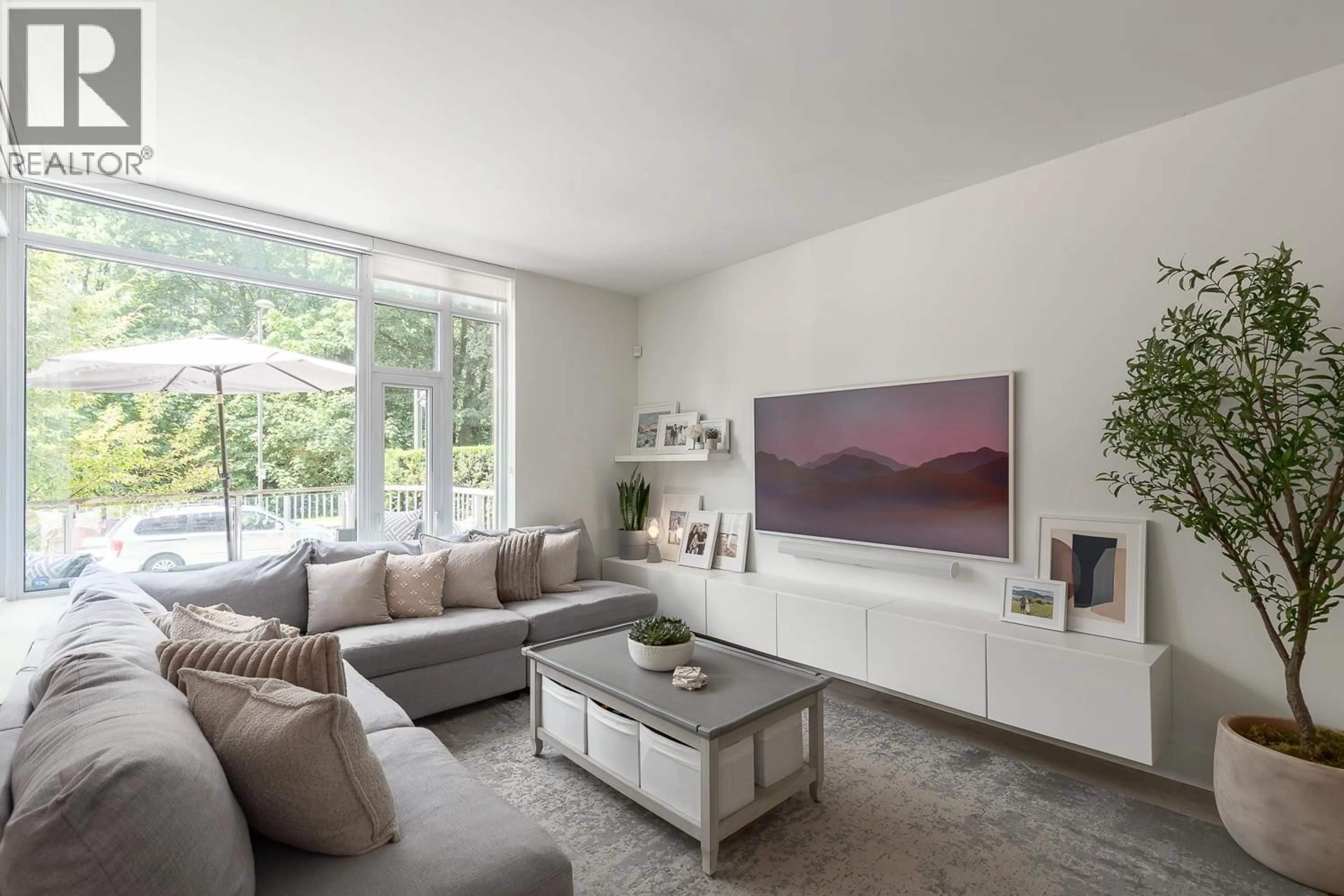 Living room with furniture, unknown for 105 - 680 SEYLYNN CRESCENT, North Vancouver British Columbia V7J0B5