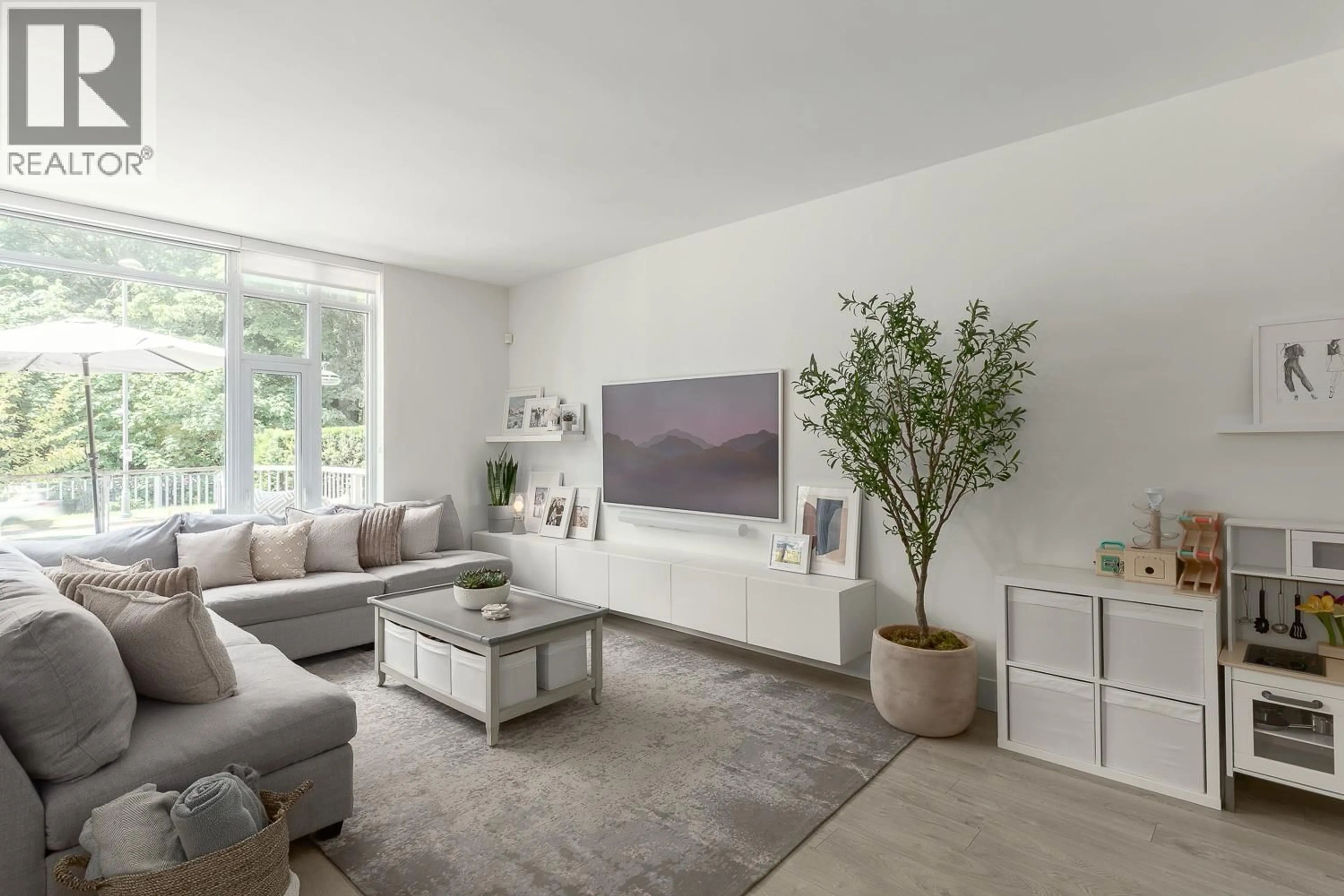 Living room with furniture, unknown for 105 - 680 SEYLYNN CRESCENT, North Vancouver British Columbia V7J0B5