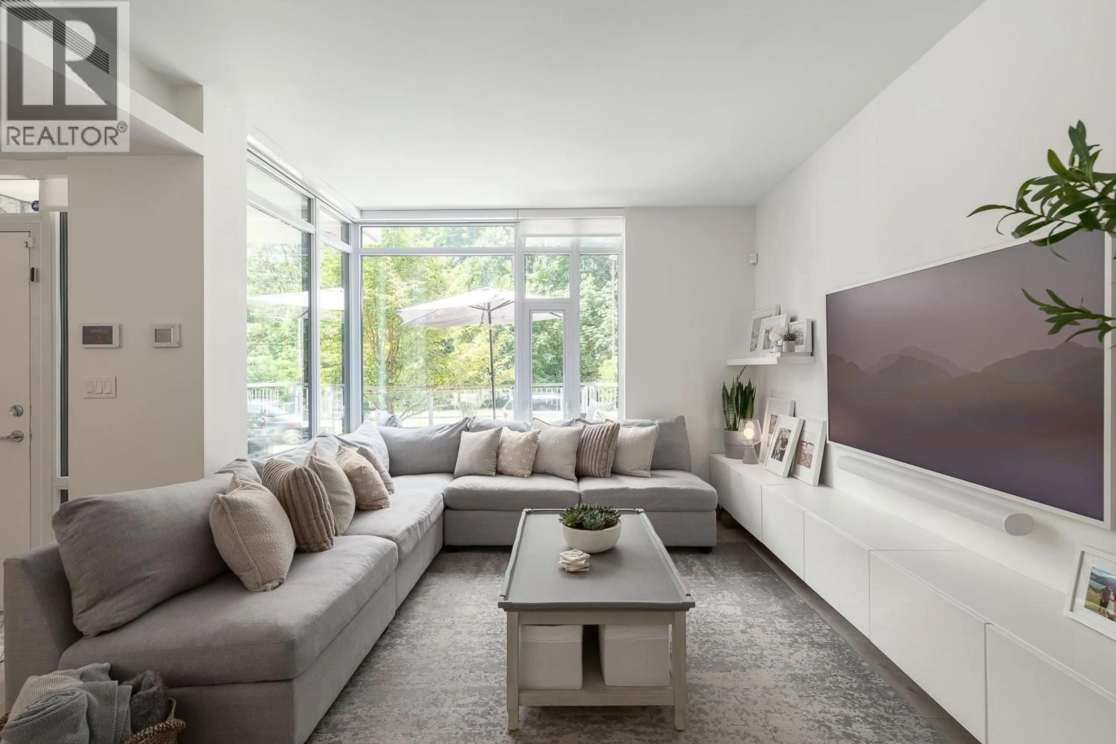 Living room with furniture, unknown for 105 - 680 SEYLYNN CRESCENT, North Vancouver British Columbia V7J0B5