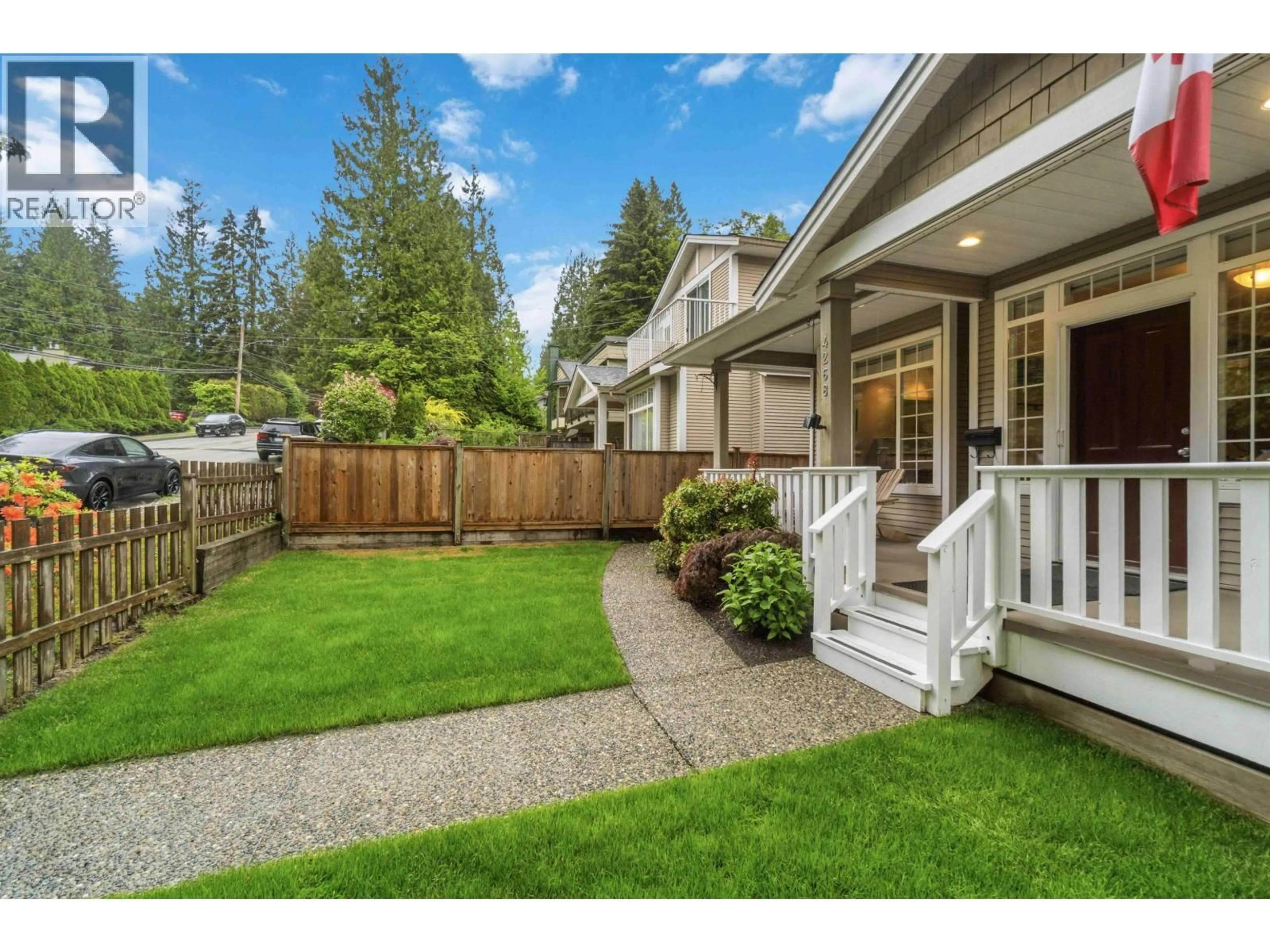 Patio, street for 4268 HOSKINS ROAD, North Vancouver British Columbia V7K2P6
