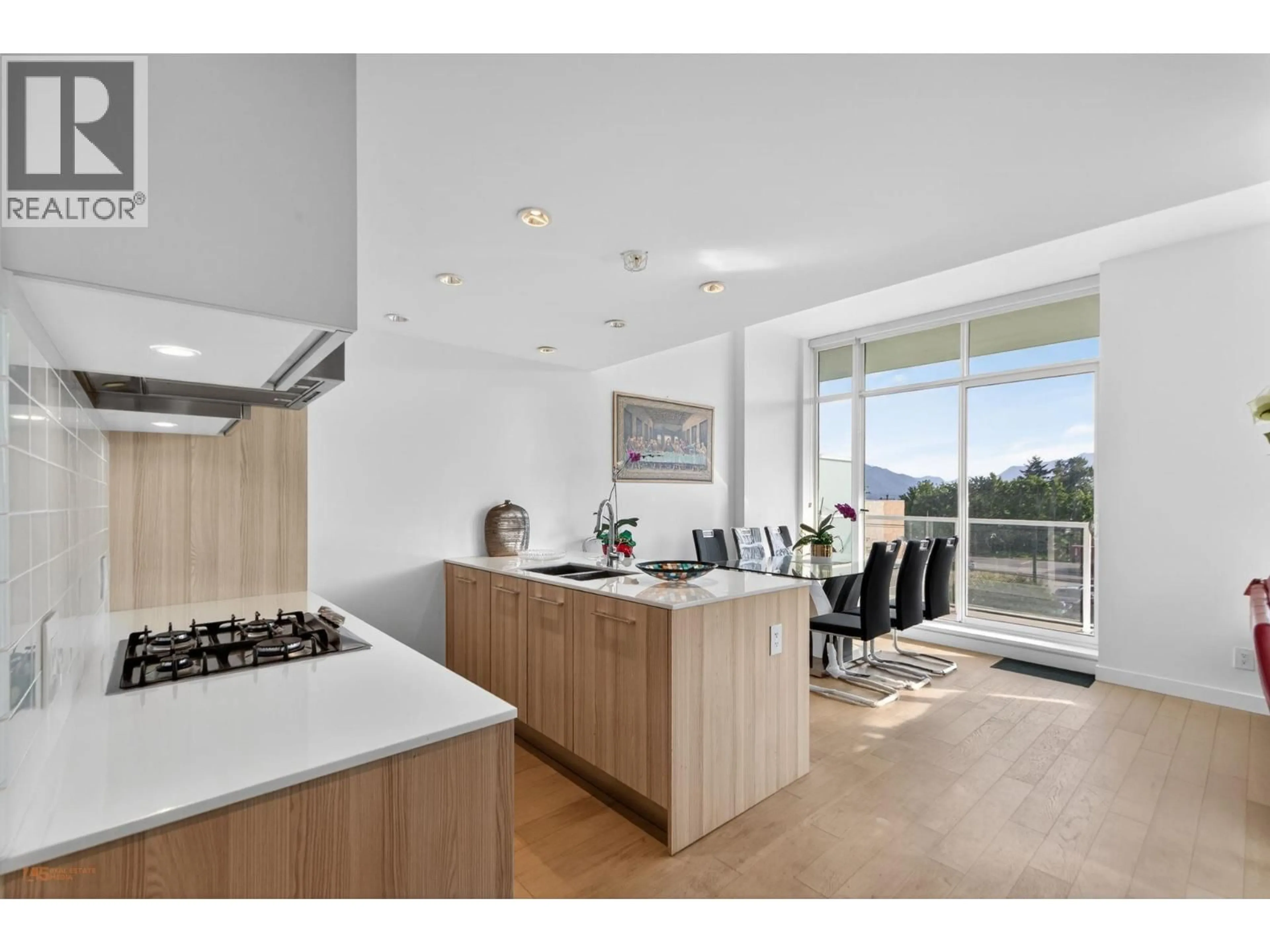 Open concept kitchen, unknown for 312 - 2220 KINGSWAY, Vancouver British Columbia V5N2T7