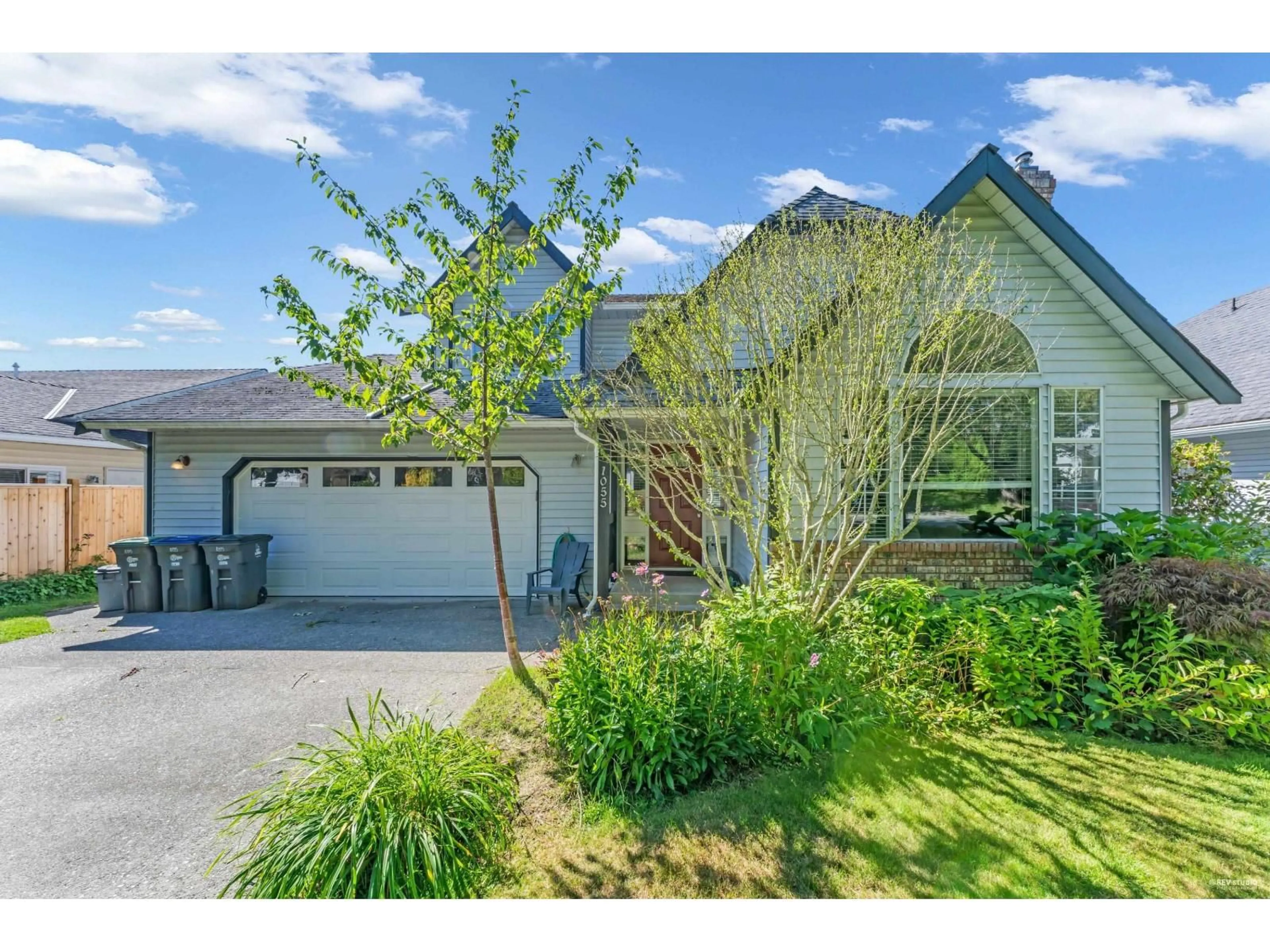 A pic from outside/outdoor area/front of a property/back of a property/a pic from drone, street for 1055 163A STREET, Surrey British Columbia V4A8B3