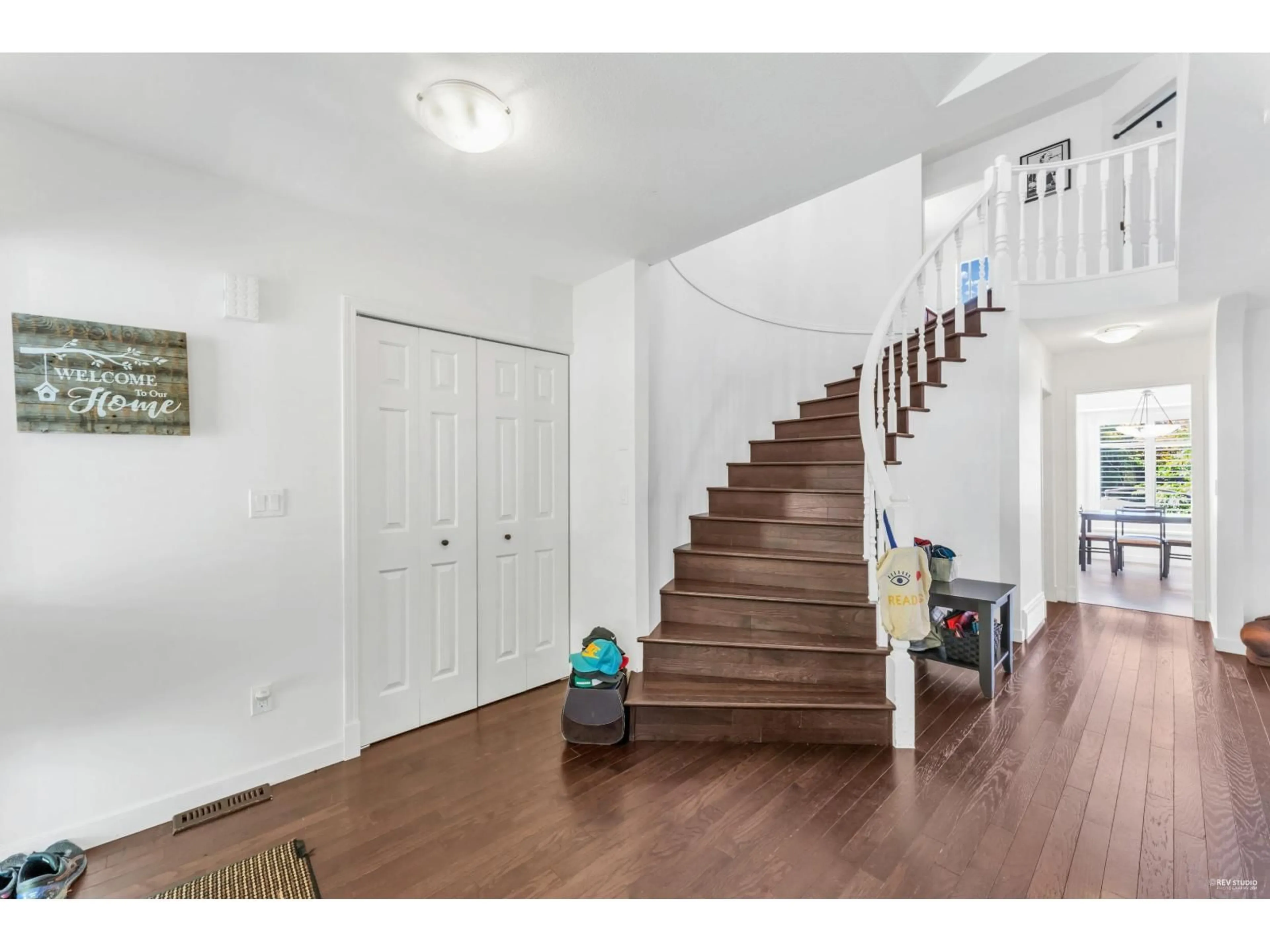 Indoor entryway for 1055 163A STREET, Surrey British Columbia V4A8B3