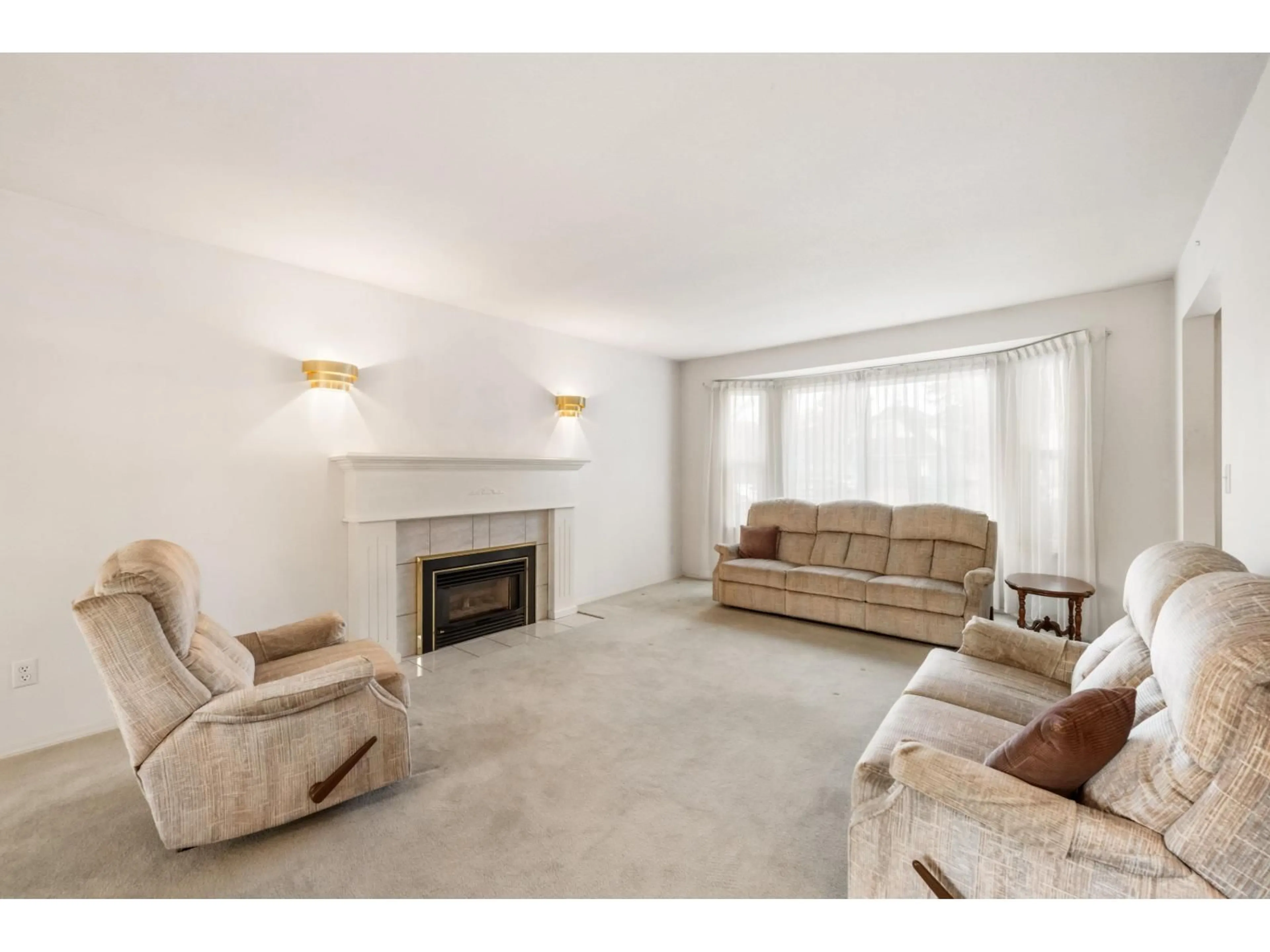 Living room with furniture, unknown for 8094 164A STREET, Surrey British Columbia V4N0H7