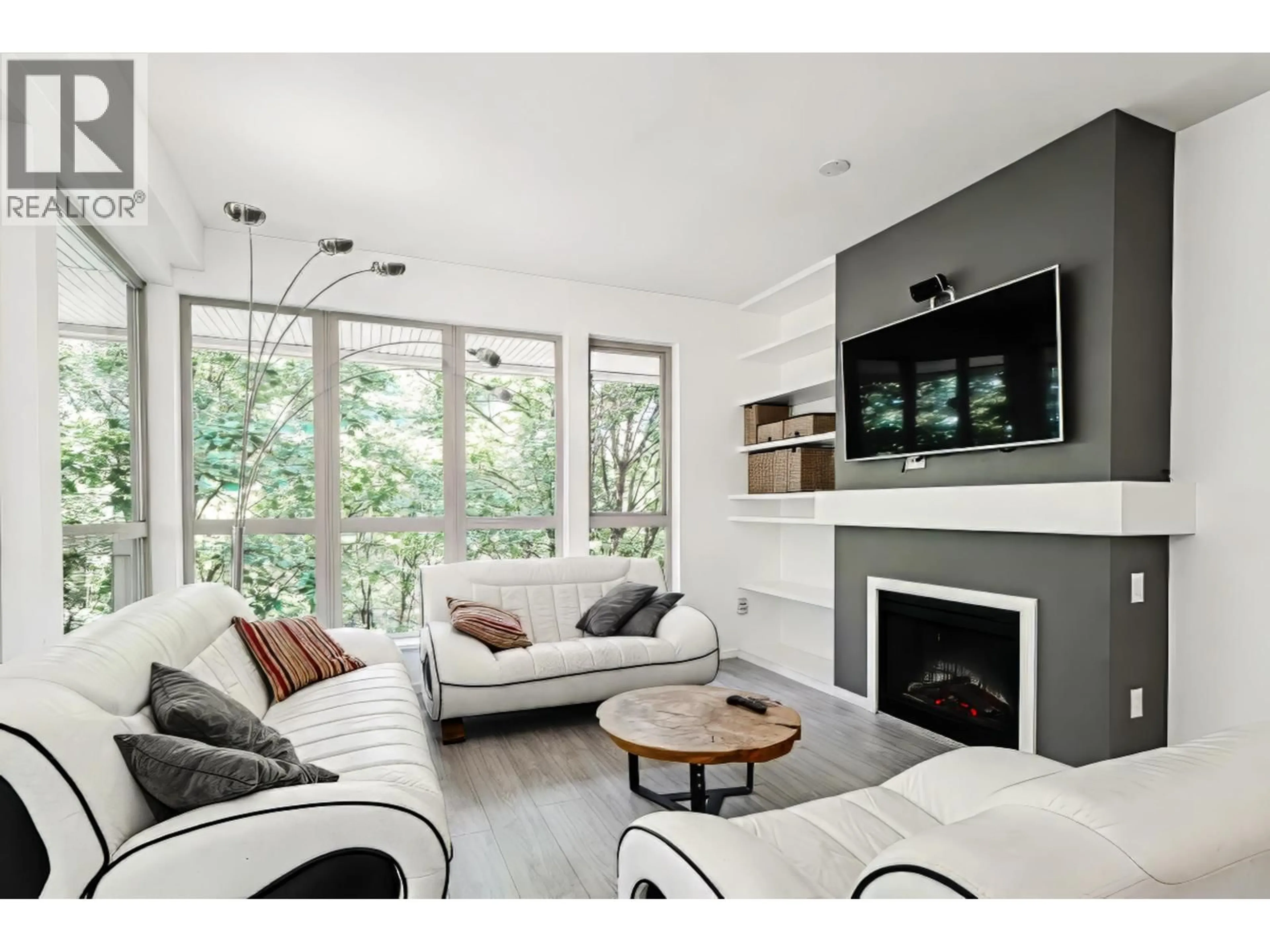 Living room with furniture, unknown for 424 - 801 KLAHANIE DRIVE, Port Moody British Columbia V3H5K4