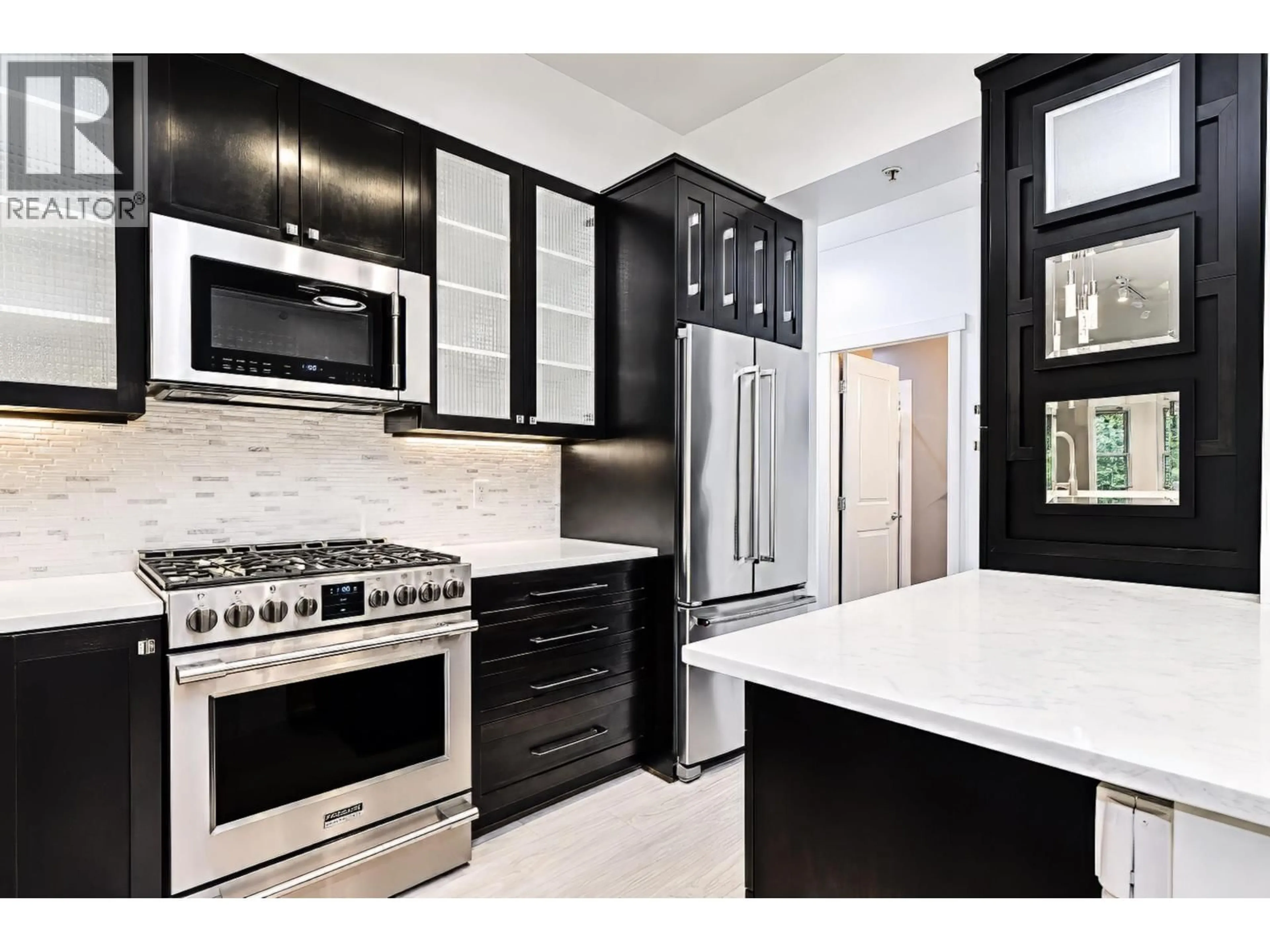 Contemporary kitchen, ceramic/tile floor for 424 - 801 KLAHANIE DRIVE, Port Moody British Columbia V3H5K4
