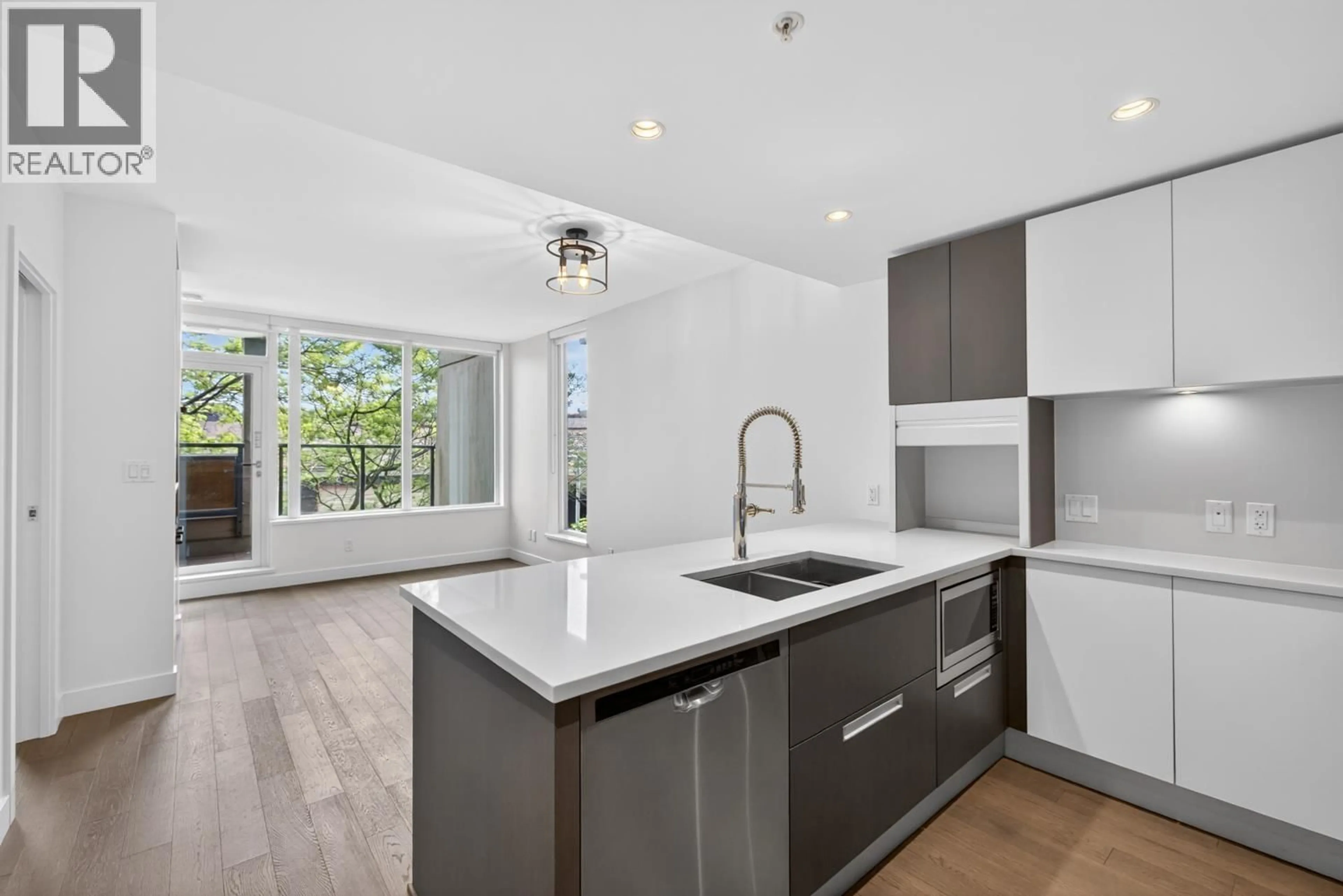 Open concept kitchen, unknown for 217 - 288 1ST AVENUE, Vancouver British Columbia V5Y0E9