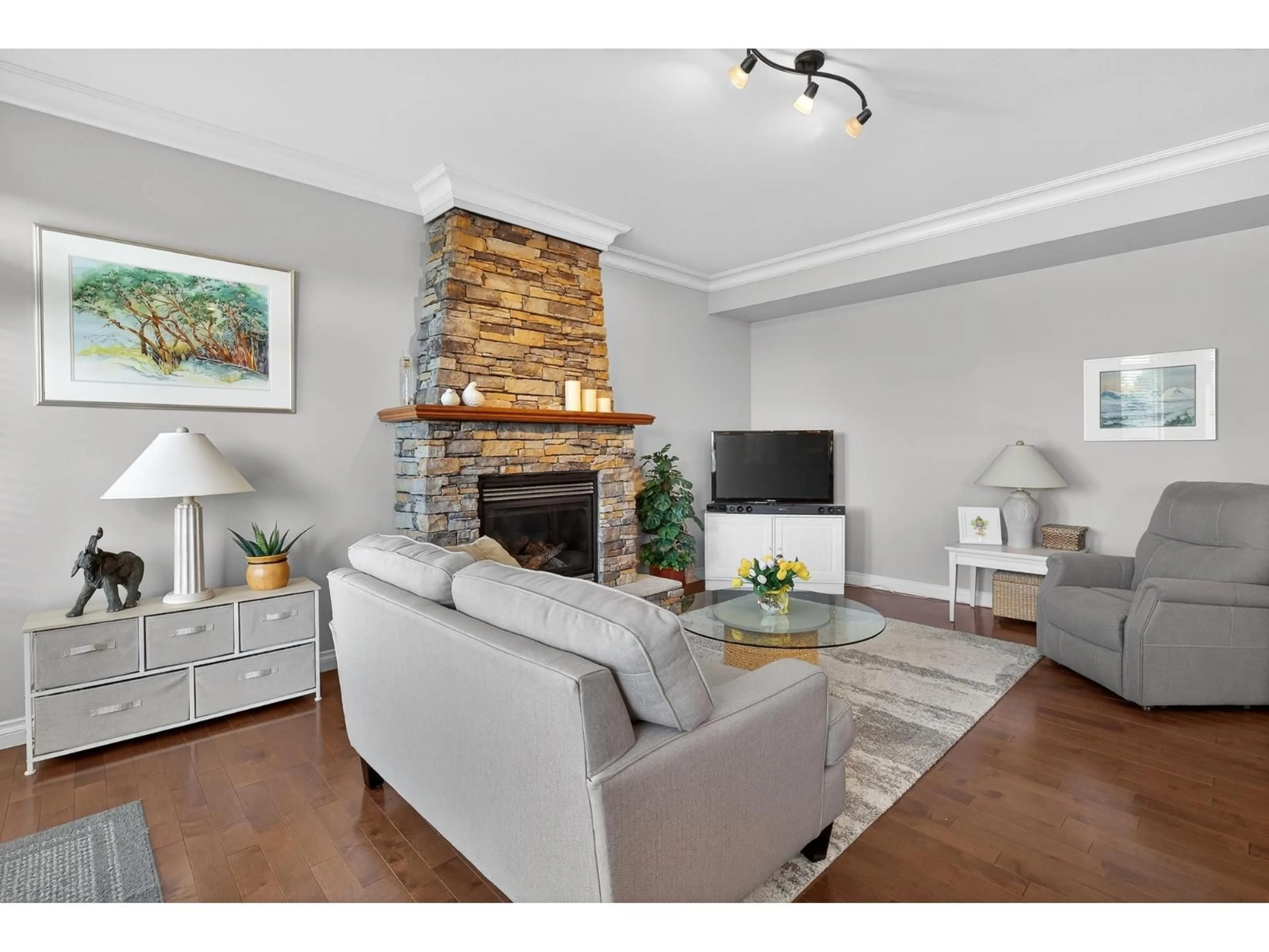 Living room with furniture, unknown for 16 - 36260 MCKEE ROAD, Abbotsford British Columbia V3G0A9