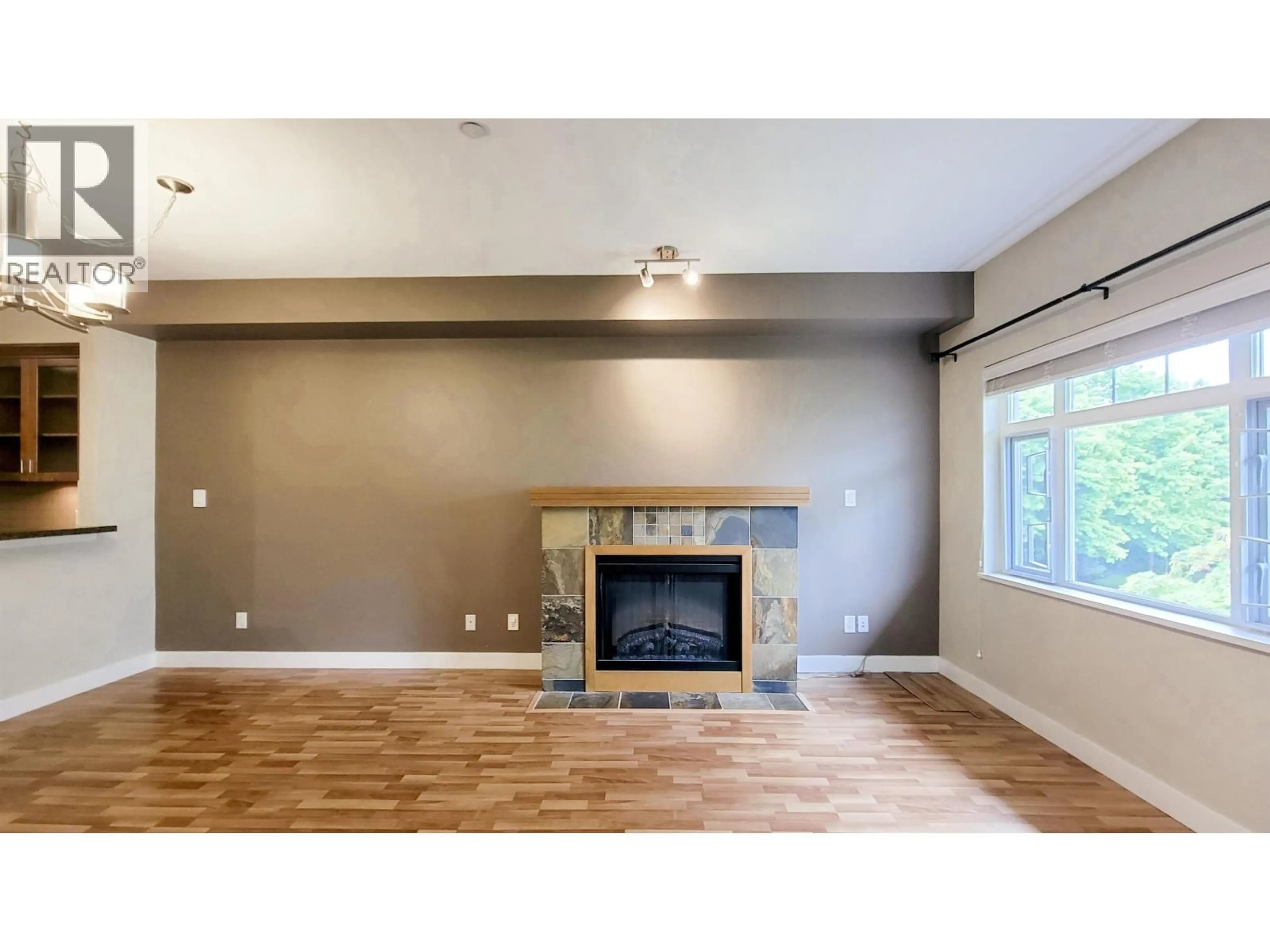 Living room with furniture, unknown for 74 - 7388 MACPHERSON AVENUE, Burnaby British Columbia V5J0A1