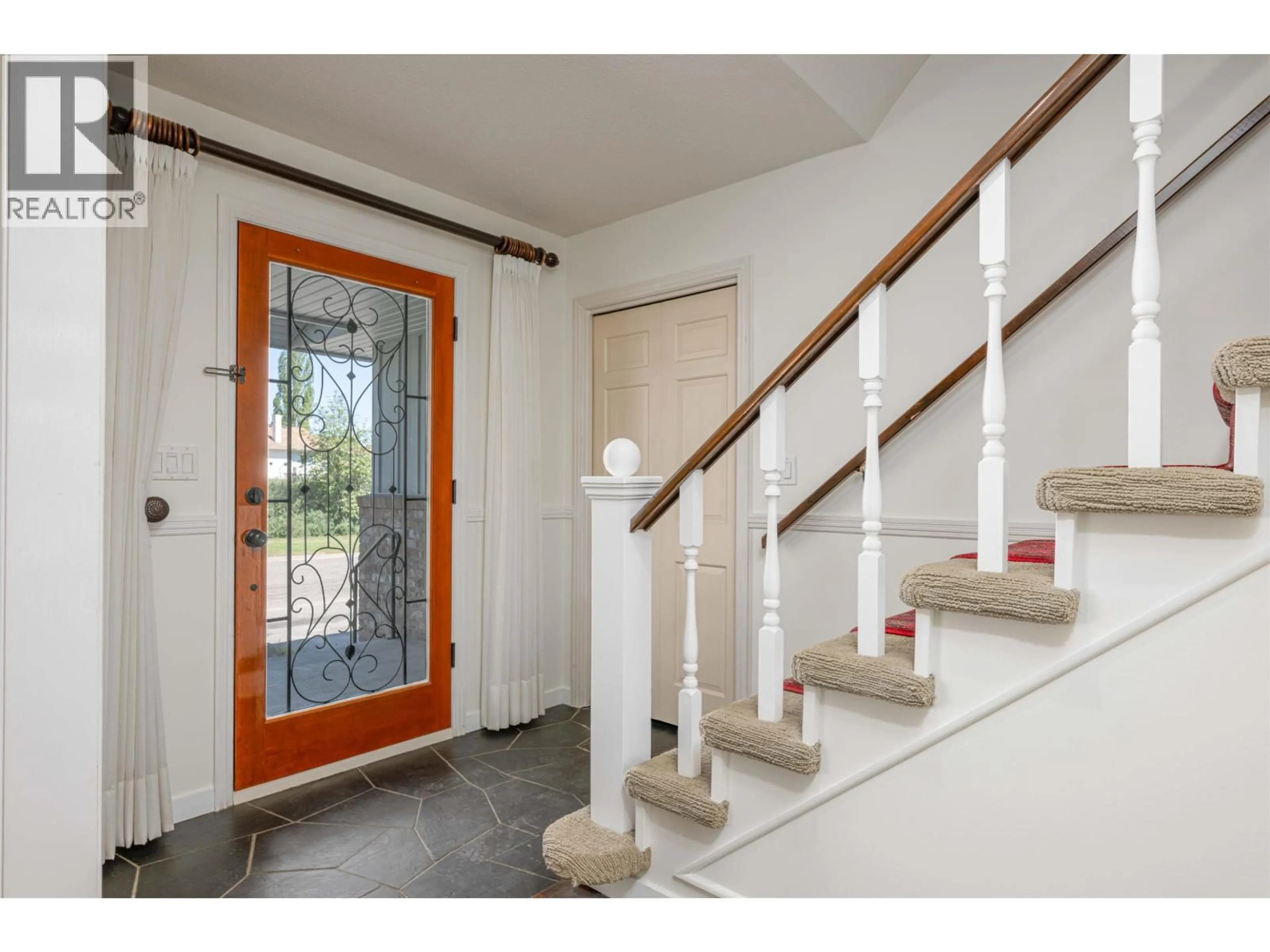 Indoor entryway for 1602 EDMONTON STREET, Prince George British Columbia V2M1X4
