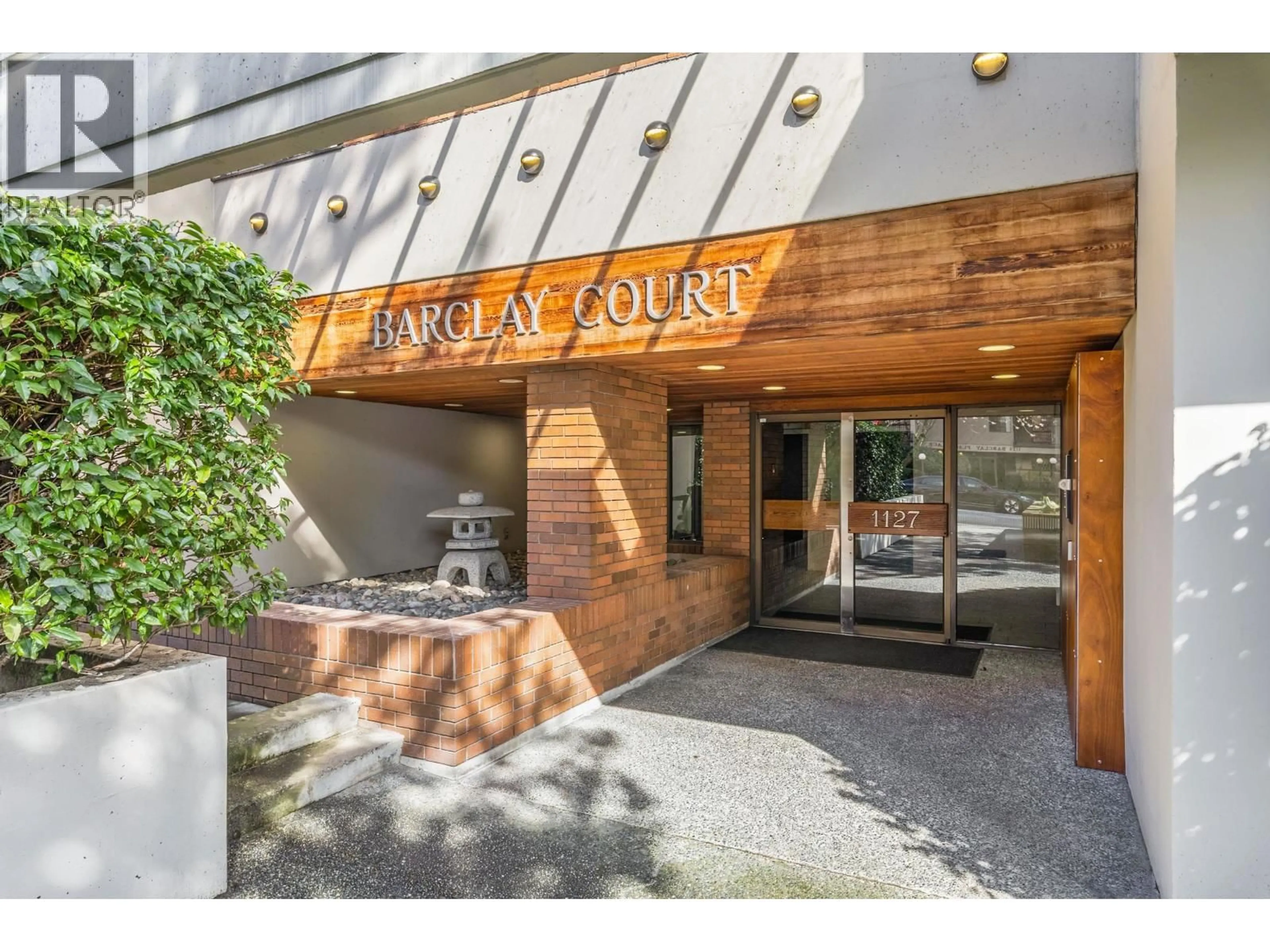 Indoor foyer for 904 - 1127 BARCLAY STREET, Vancouver British Columbia V6E4C6