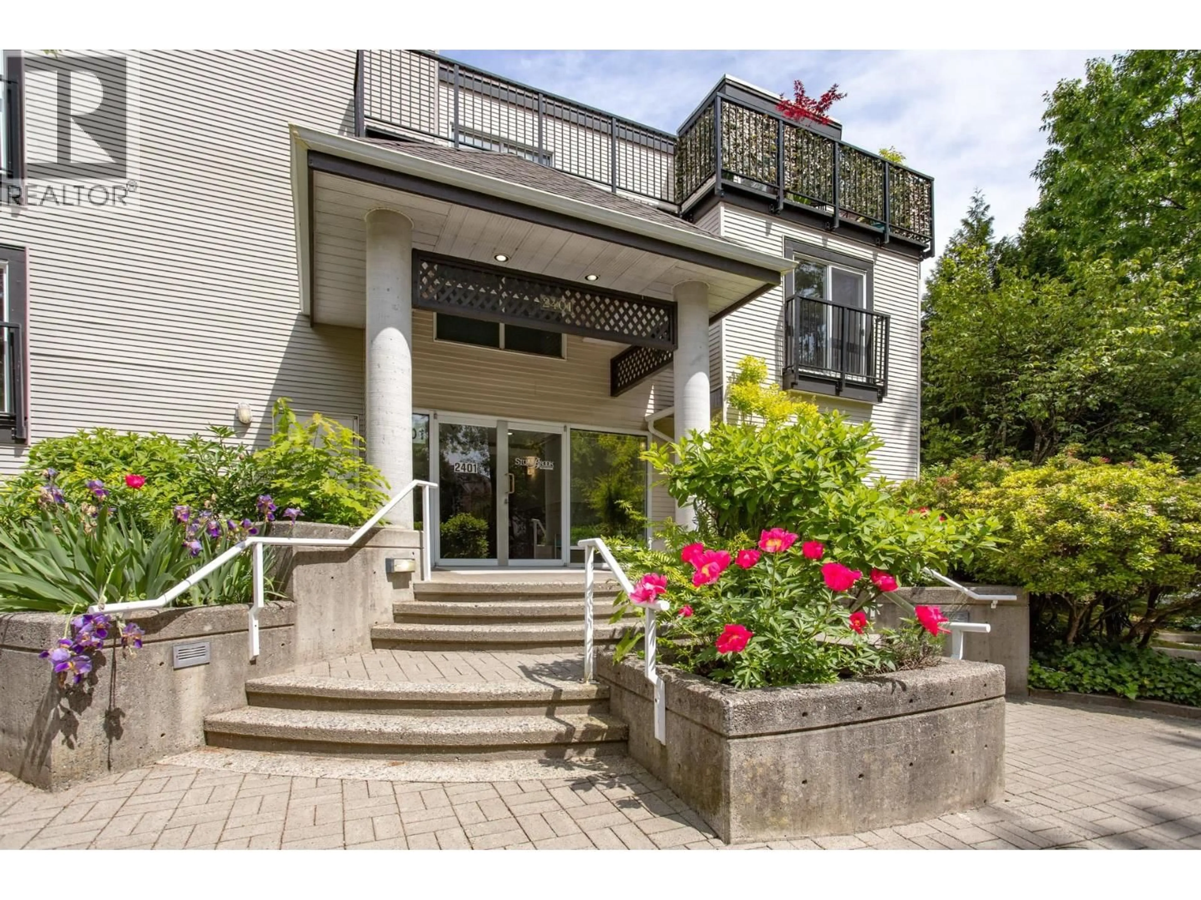 Indoor foyer for 112 - 2401 HAWTHORNE AVENUE, Port Coquitlam British Columbia V3C6E9
