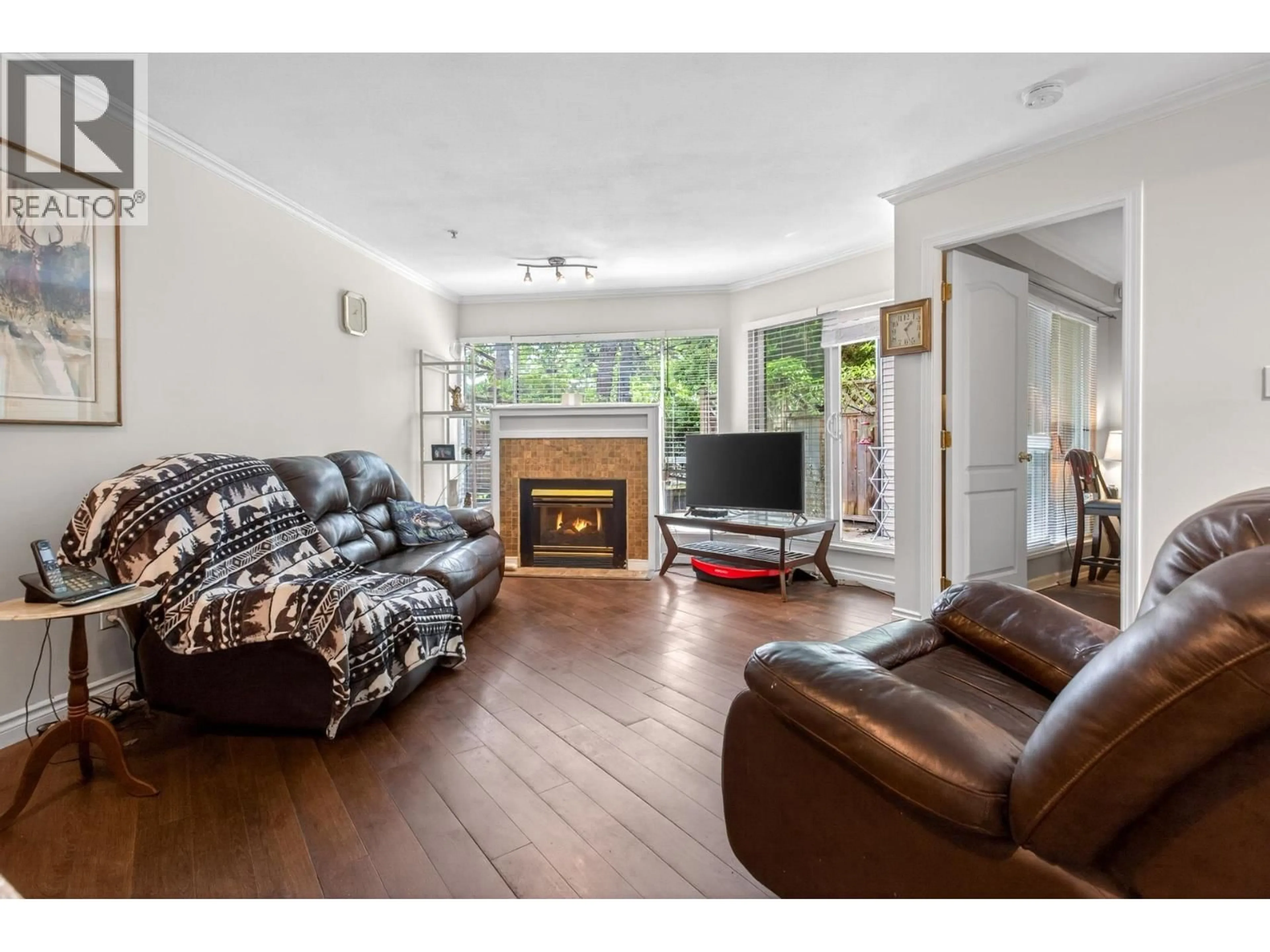 Living room with furniture, wood/laminate floor for 112 - 2401 HAWTHORNE AVENUE, Port Coquitlam British Columbia V3C6E9
