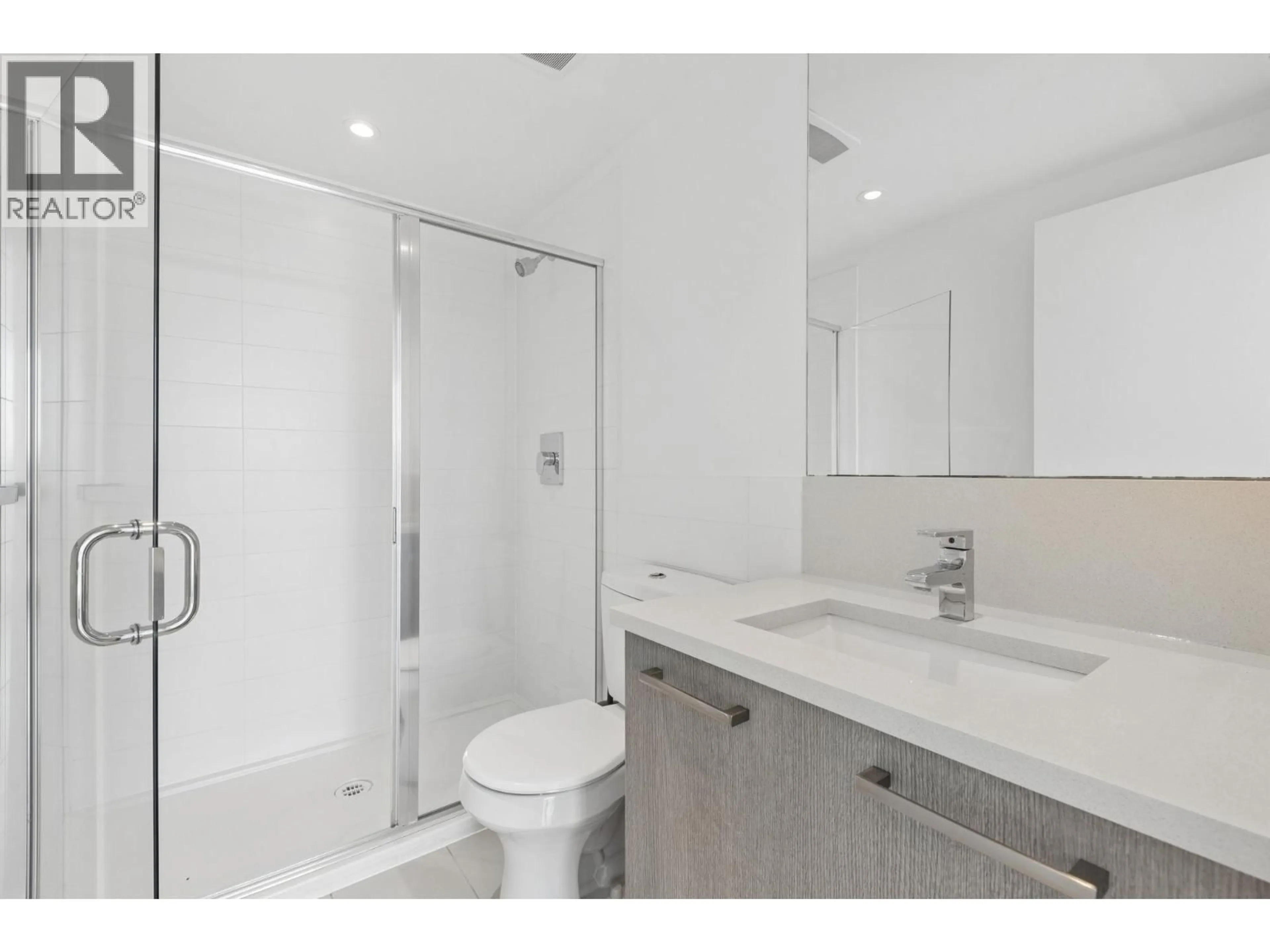 Standard bathroom, unknown for 902 - 933 HASTINGS STREET, Vancouver British Columbia V6A0G6