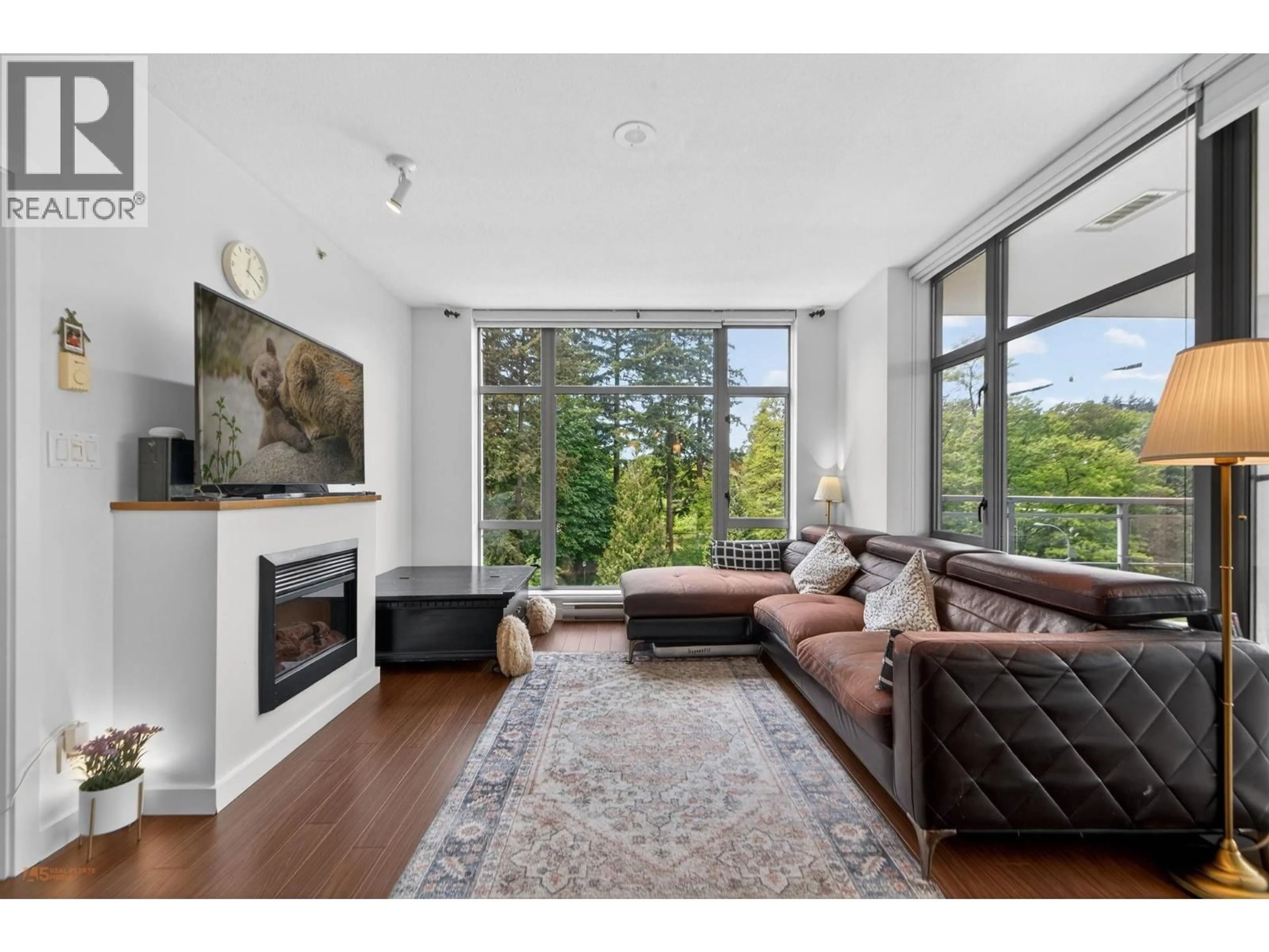 Living room with furniture, wood/laminate floor for 908 - 280 ROSS DRIVE, New Westminster British Columbia V3L0C2