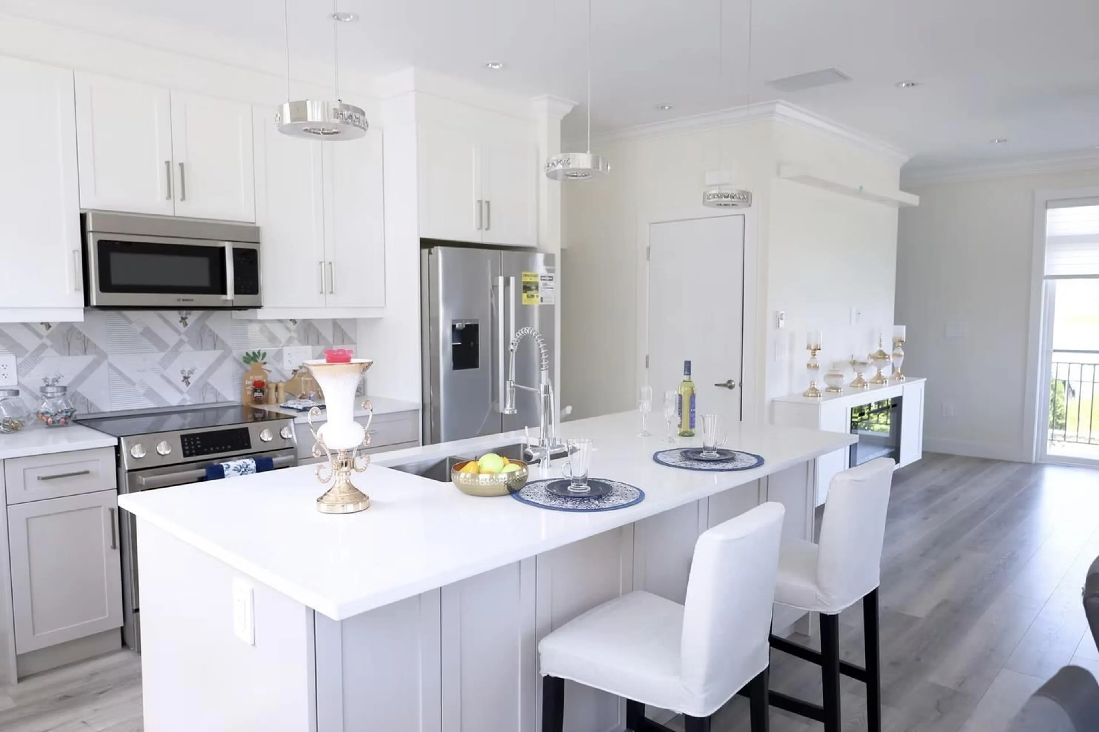 Open concept kitchen, ceramic/tile floor for 4 - 8181 135A STREET, Surrey British Columbia V3W3N8