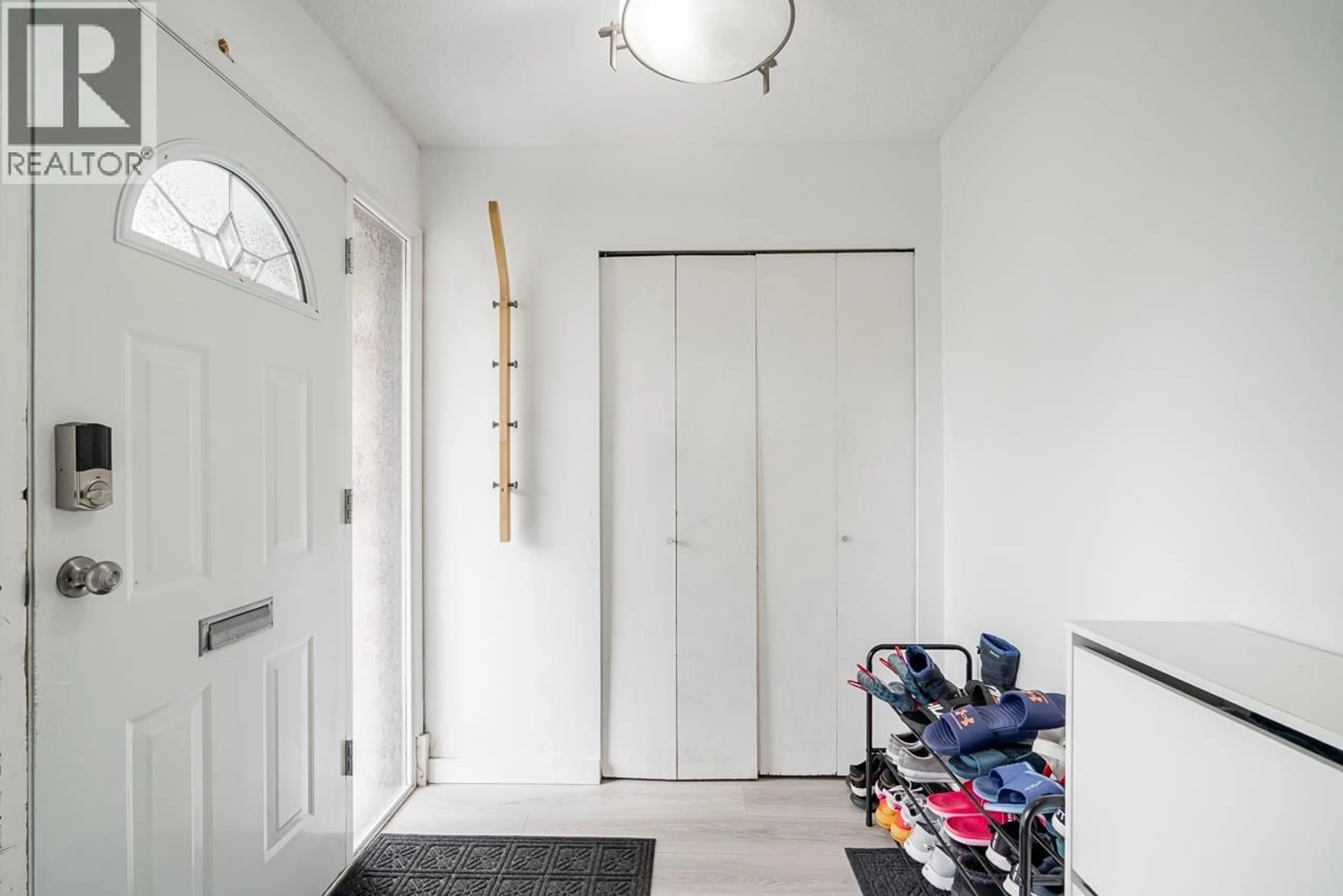 Indoor entryway for 8991 ST. ALBANS ROAD, Richmond British Columbia V6Y2L5