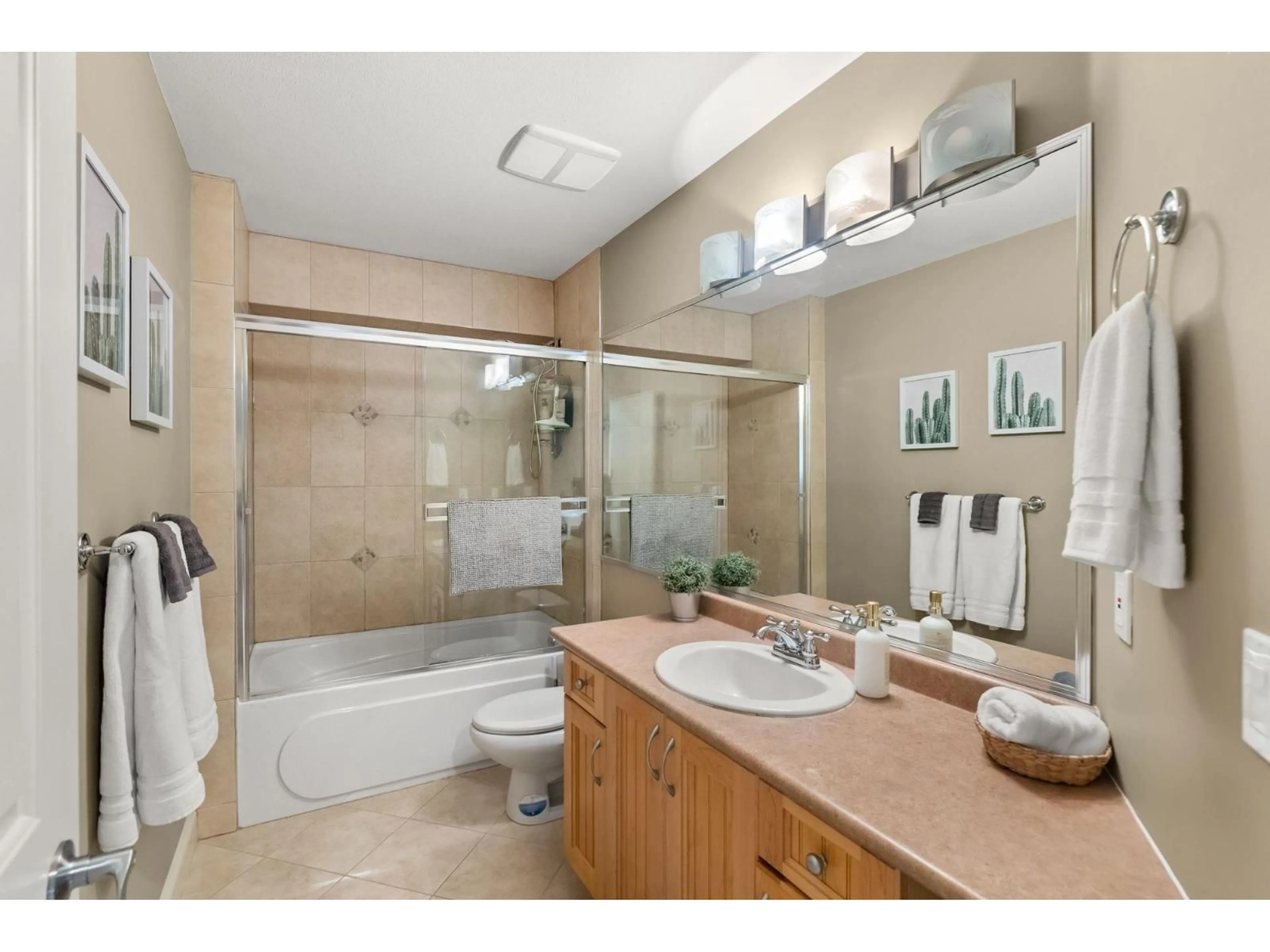 Standard bathroom, ceramic/tile floor for 7397 202A STREET, Langley British Columbia V2Y0A8