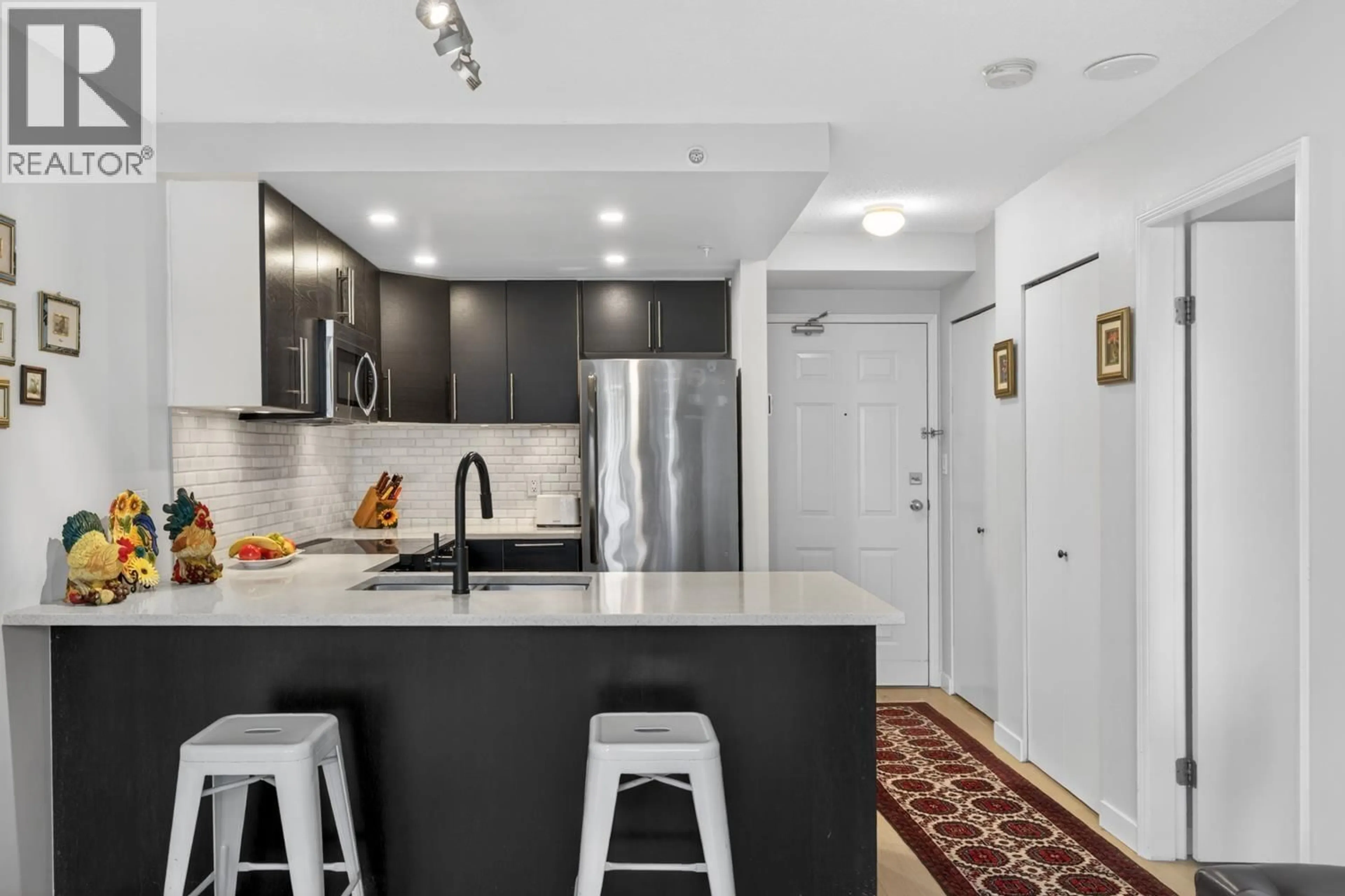 Open concept kitchen, unknown for 1005 - 811 HELMCKEN STREET, Vancouver British Columbia V6Z1B1