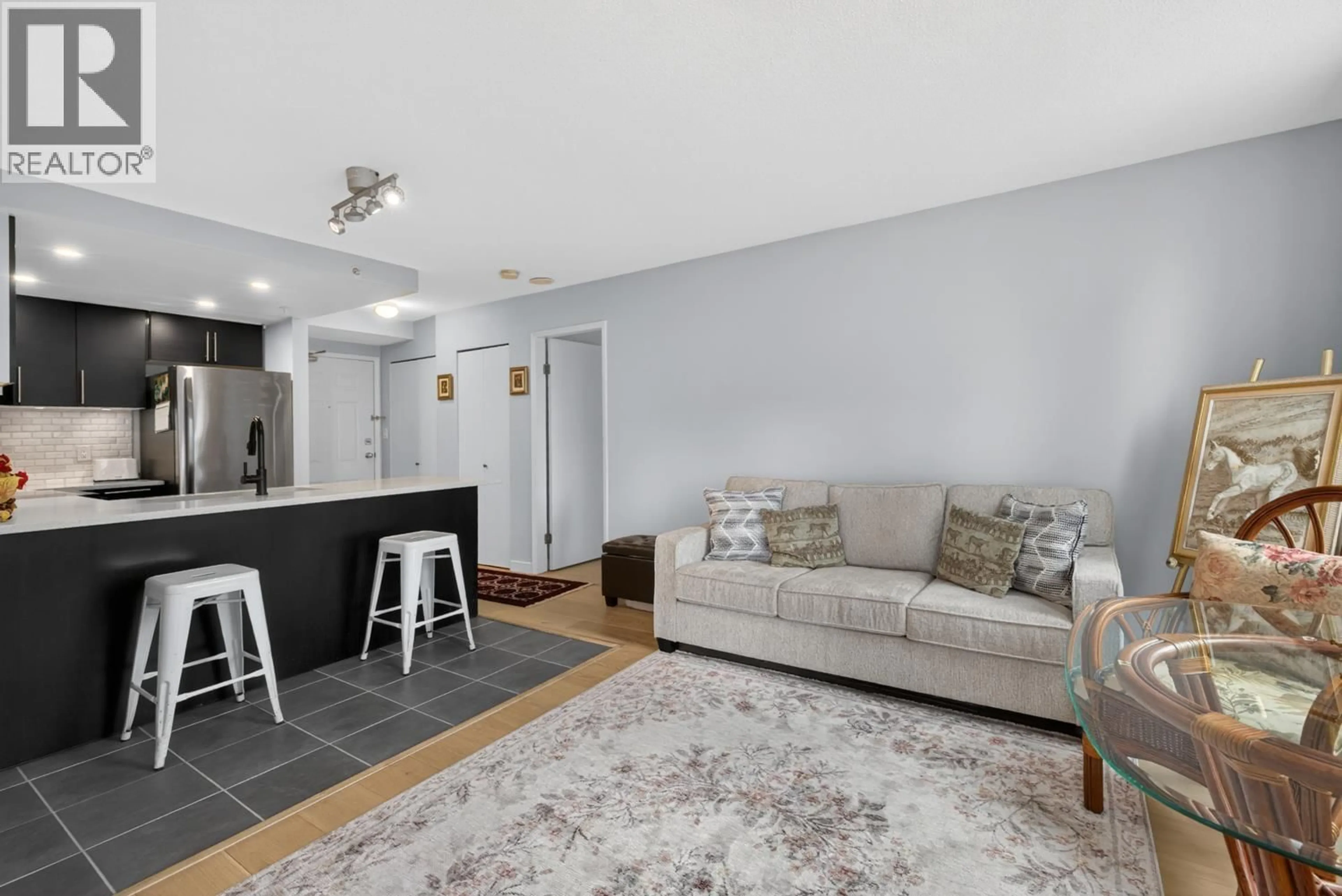 Living room with furniture, unknown for 1005 - 811 HELMCKEN STREET, Vancouver British Columbia V6Z1B1